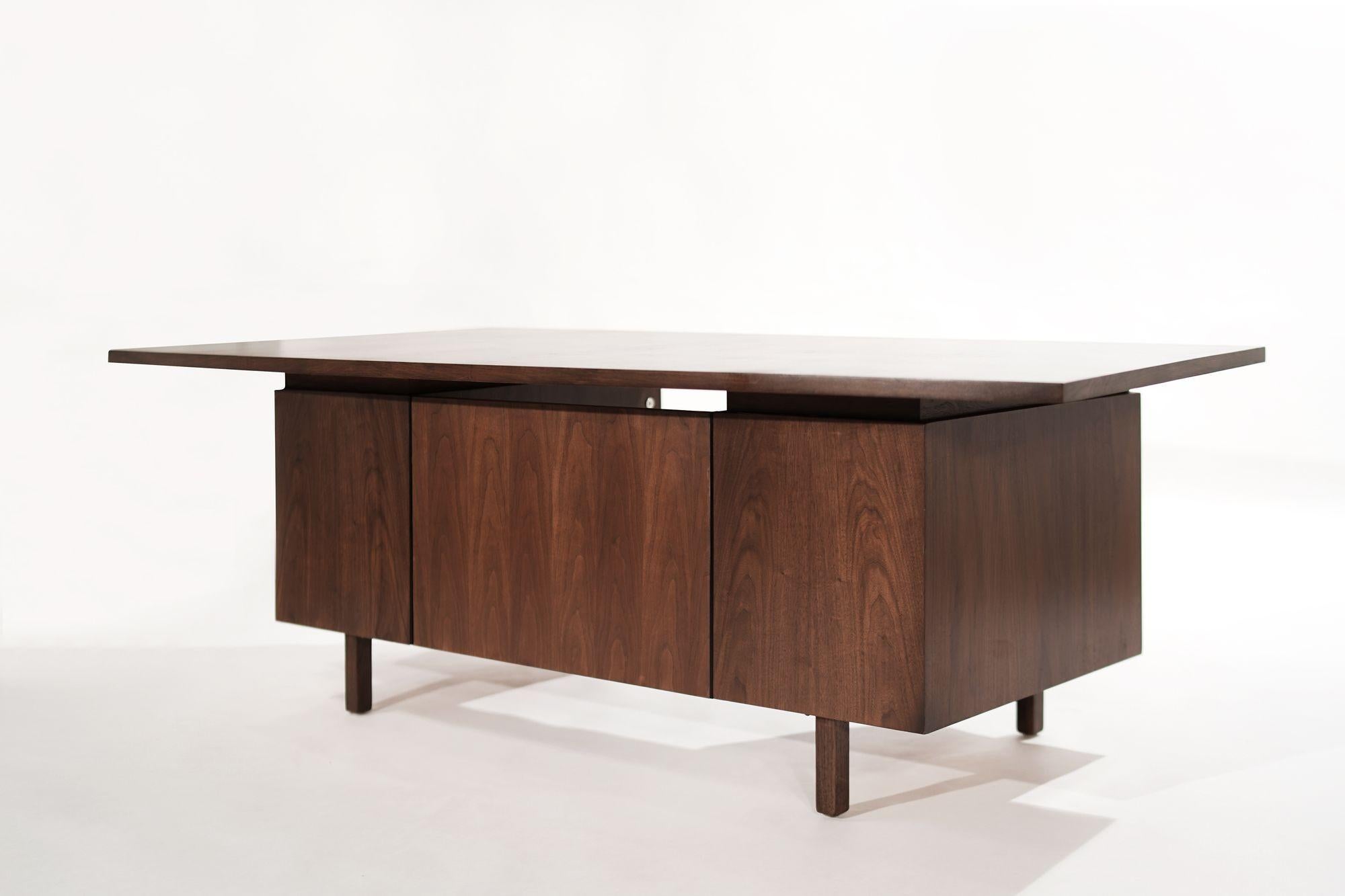 Mid-Century Modern Executive Walnut Desk by Harvey Probber, C. 1950s For Sale
