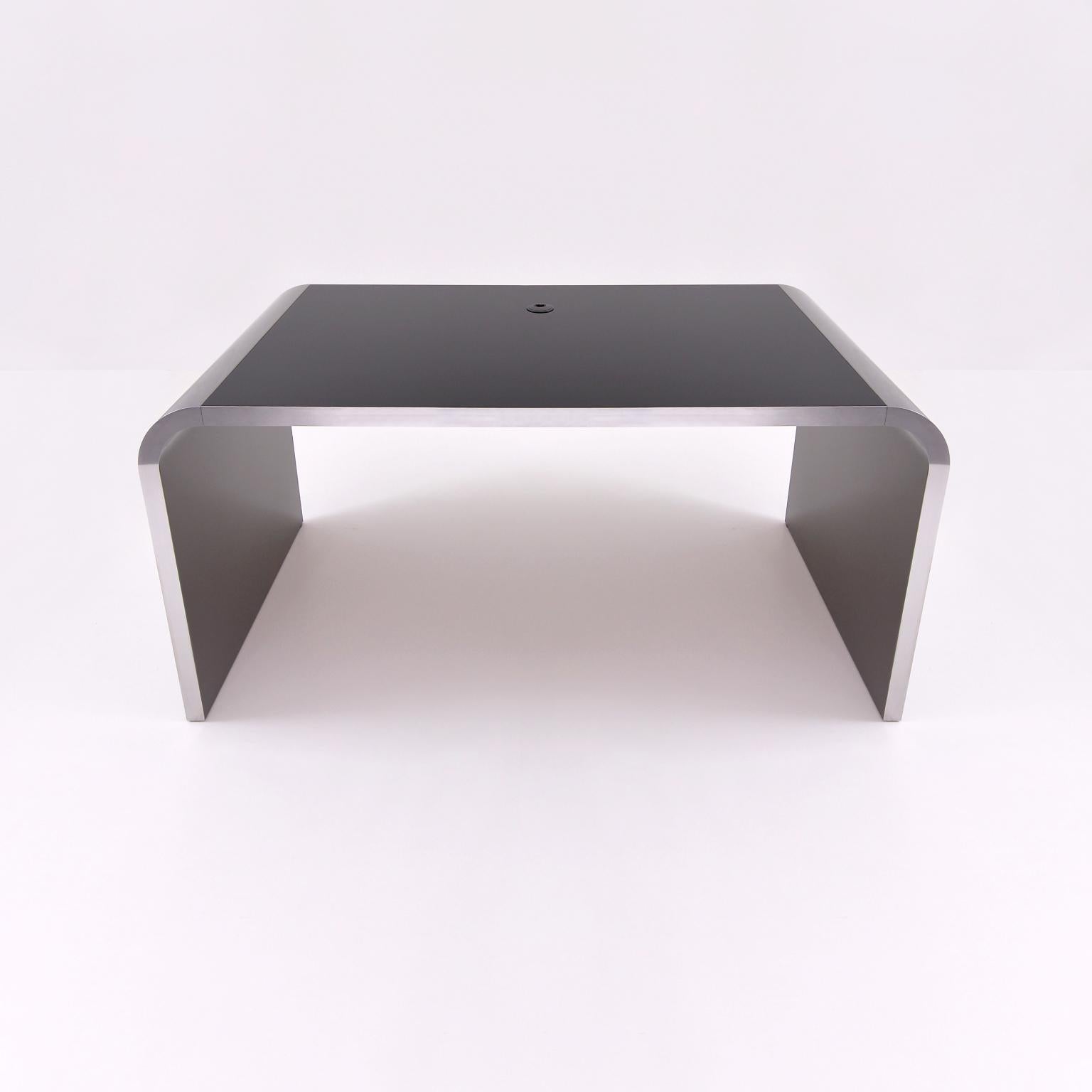 Art Déco Scrivania direzionale in metallo a cascata in stile Art Deco - Streamline Design, Germania, 2015 in vendita