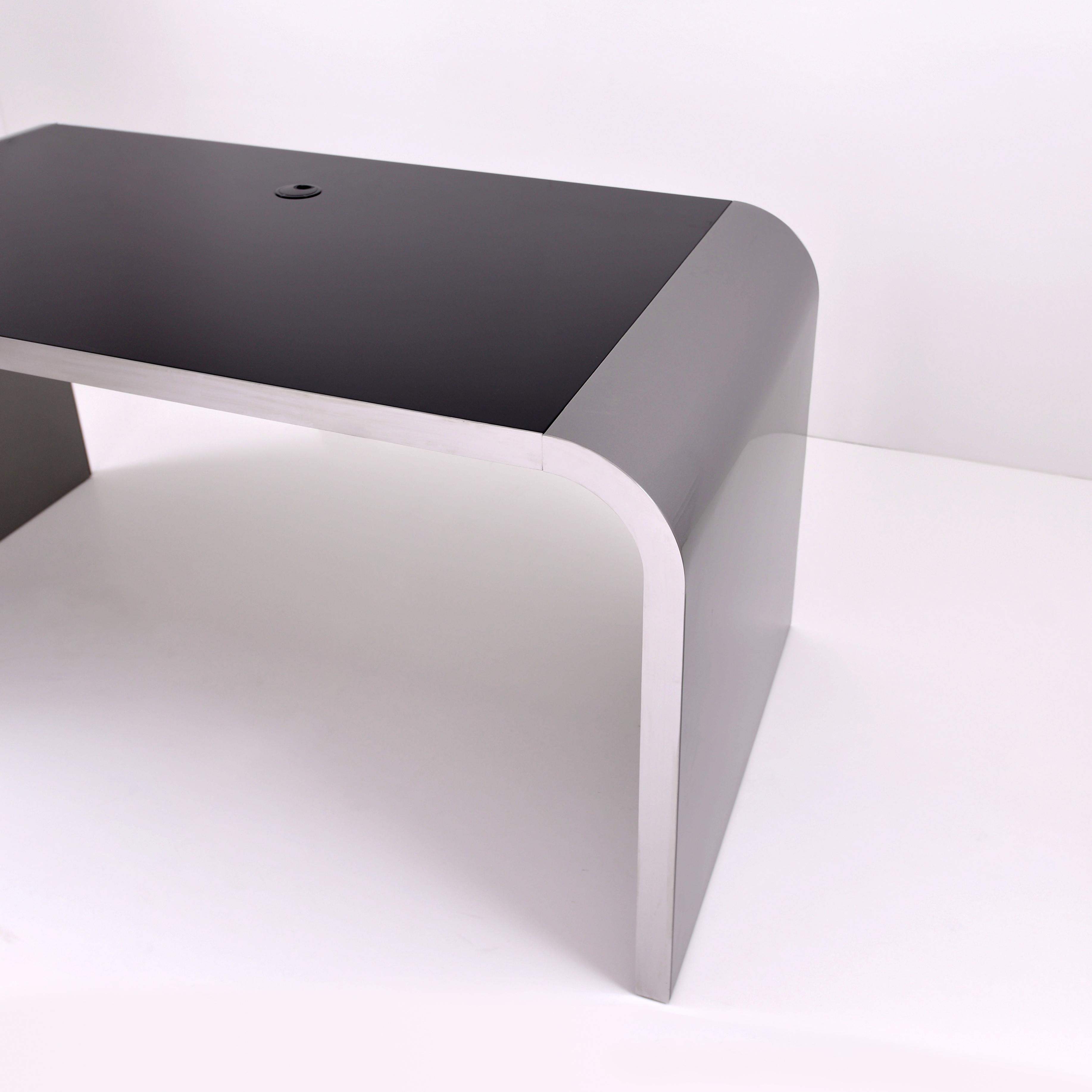 Laccato Scrivania direzionale in metallo a cascata in stile Art Deco - Streamline Design, Germania, 2015 in vendita