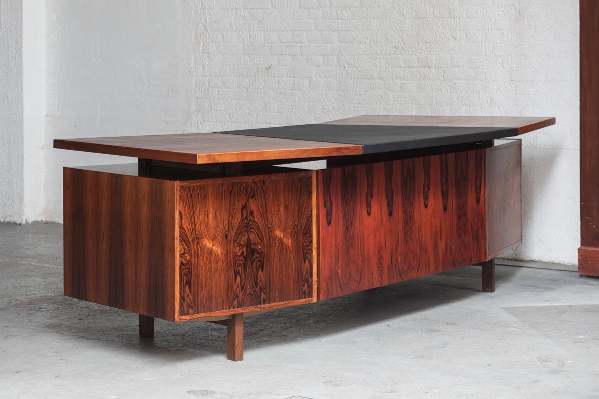 Executive writing desk by Kho Liang Ie for Fristho, Dutch design 1960's In Good Condition In Antwerpen, BE
