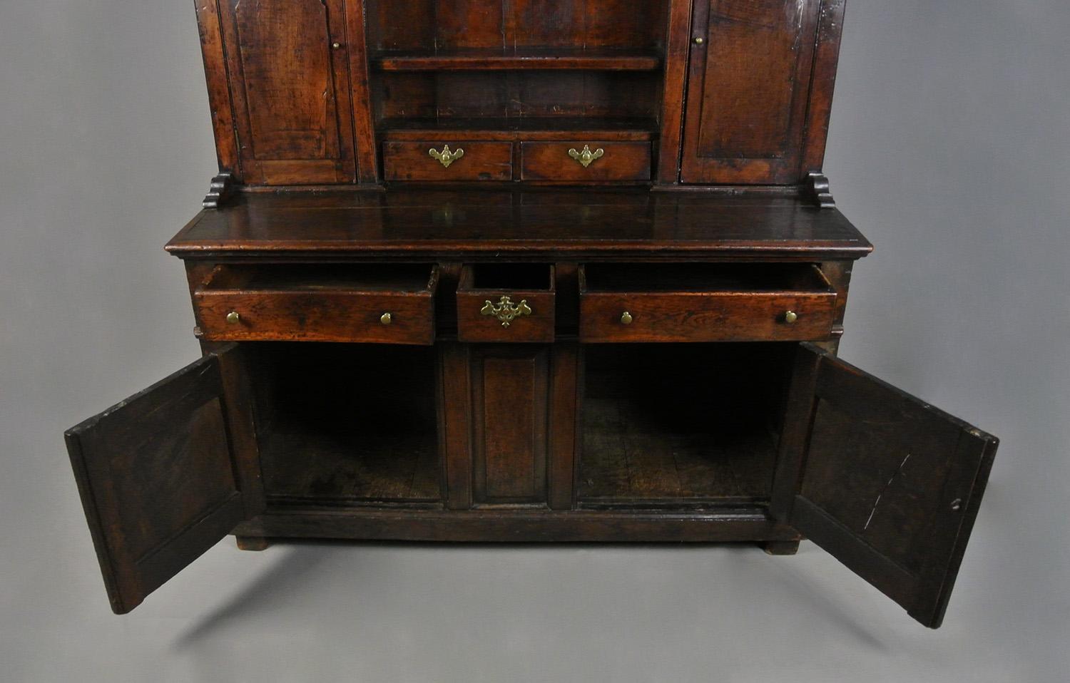 18th Century Exemplary George II Small Welsh Oak Country Dresser c. 1750