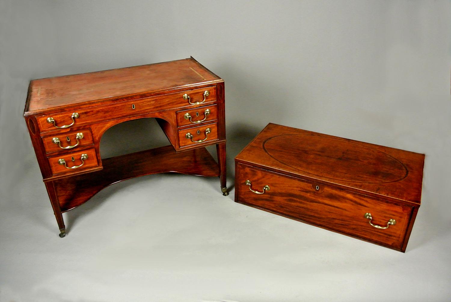 Exemplaire de bureau de campagne en acajou George III C.I.C. 1790 en vente 4