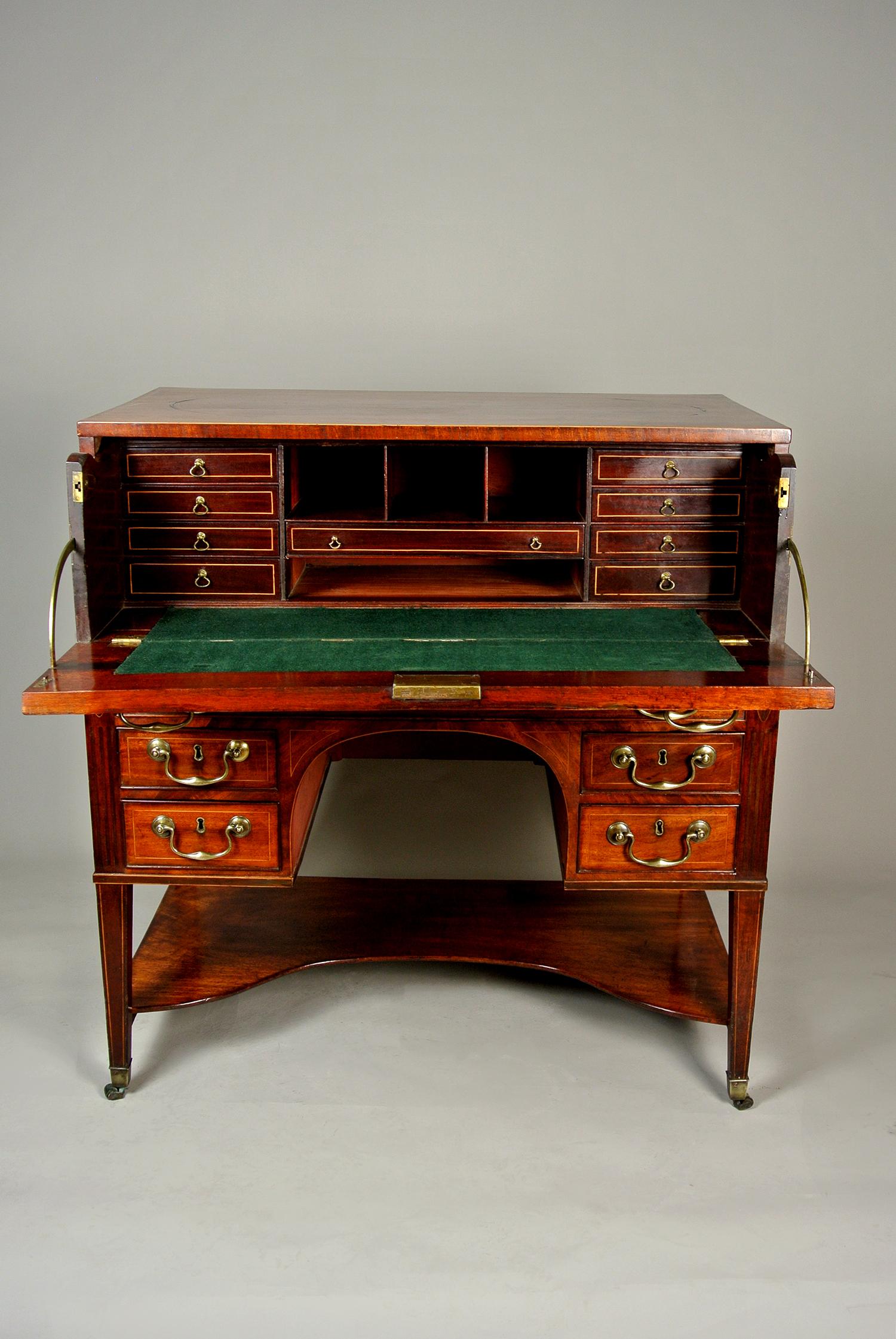 Fin du XVIIIe siècle Exemplaire de bureau de campagne en acajou George III C.I.C. 1790 en vente