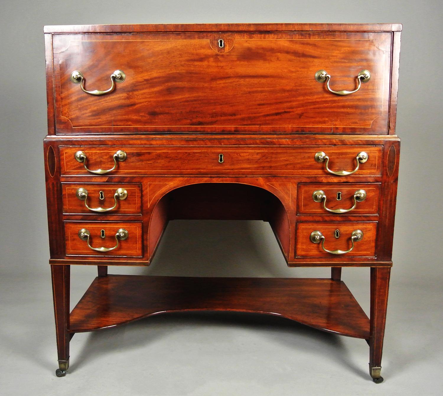 Acajou Exemplaire de bureau de campagne en acajou George III C.I.C. 1790 en vente