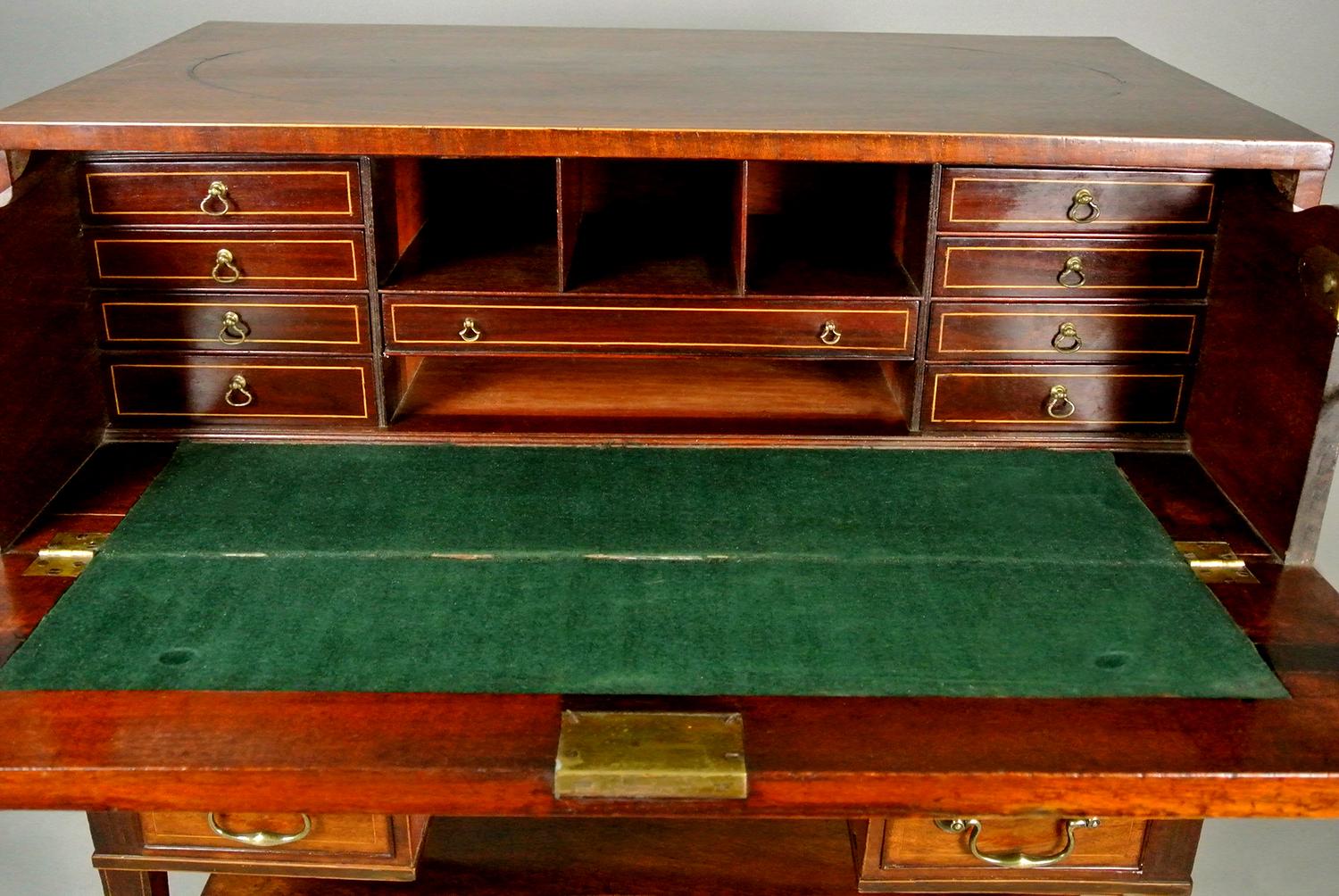 Exemplaire de bureau de campagne en acajou George III C.I.C. 1790 en vente 3