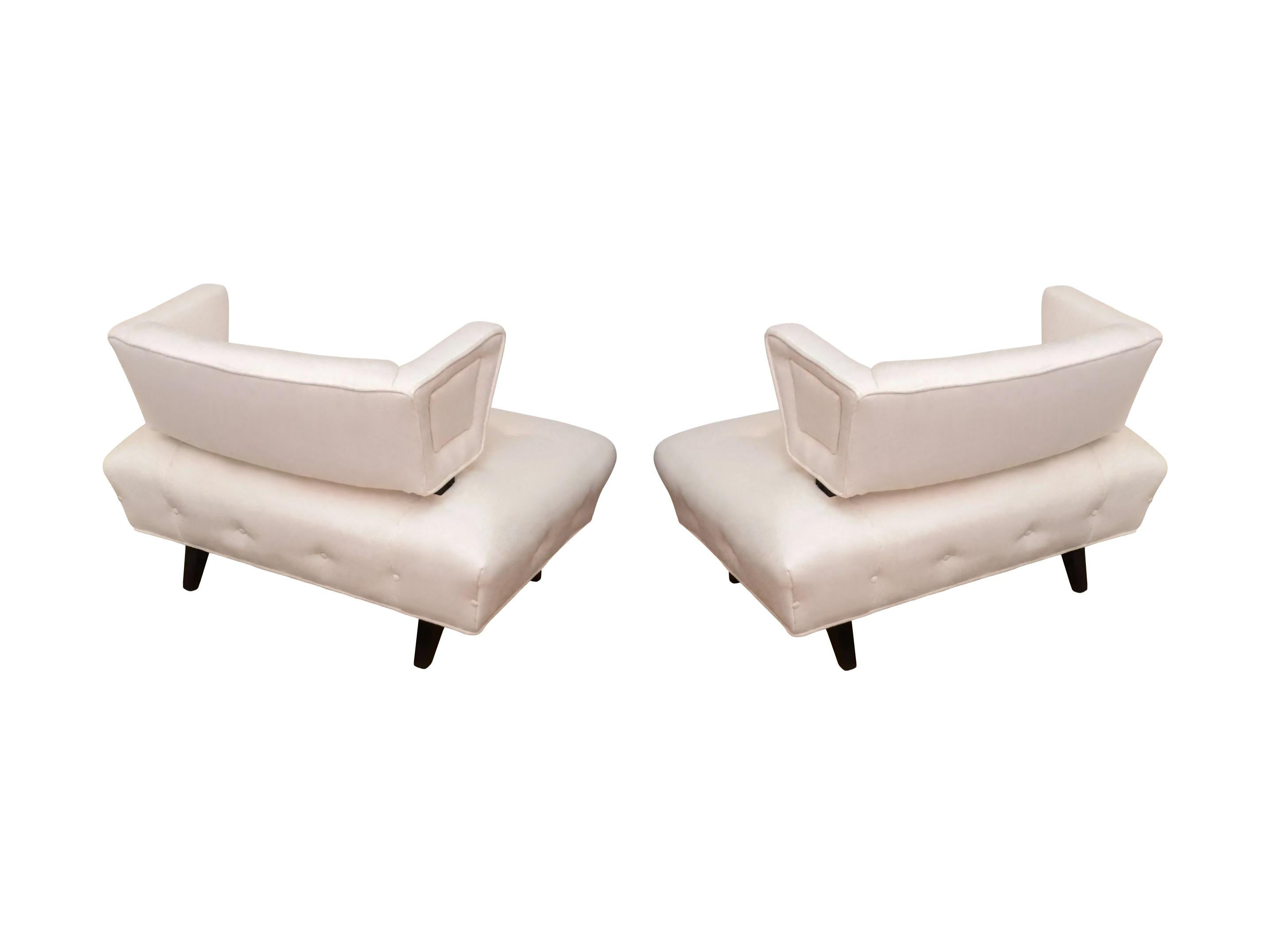 Exemplary Pair of Restored Slipper Loungers In Excellent Condition For Sale In Dallas, TX