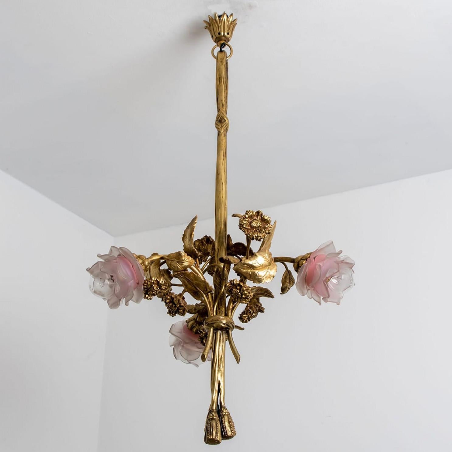 Bronzo Lampadario in bronzo dorato e vetro, Francia, 1890 circa in vendita