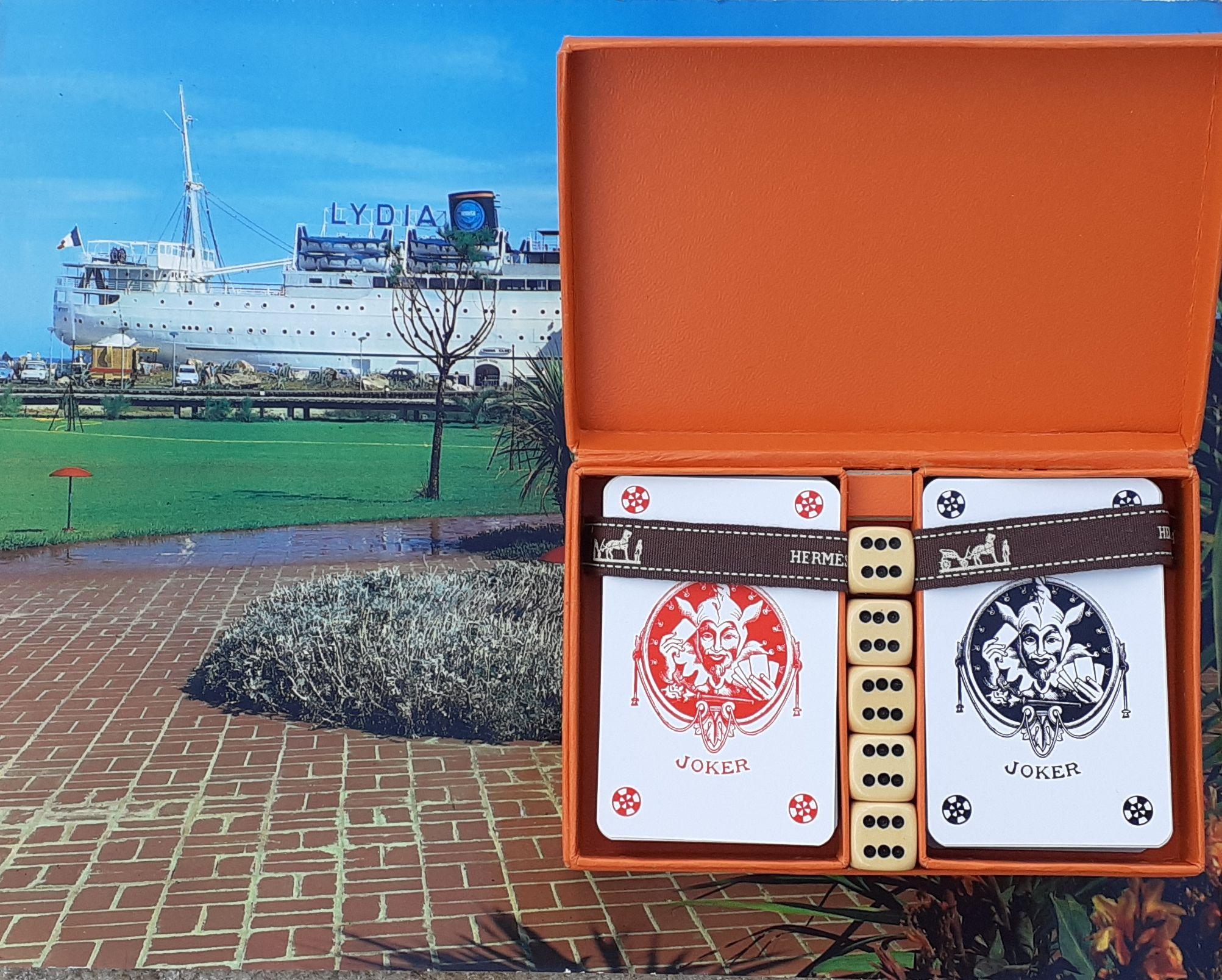 Exeptional Hermès Set von 2 Kartenspielen aus dem Lydia Moonta Liner Casino  1974 (Orange) im Angebot