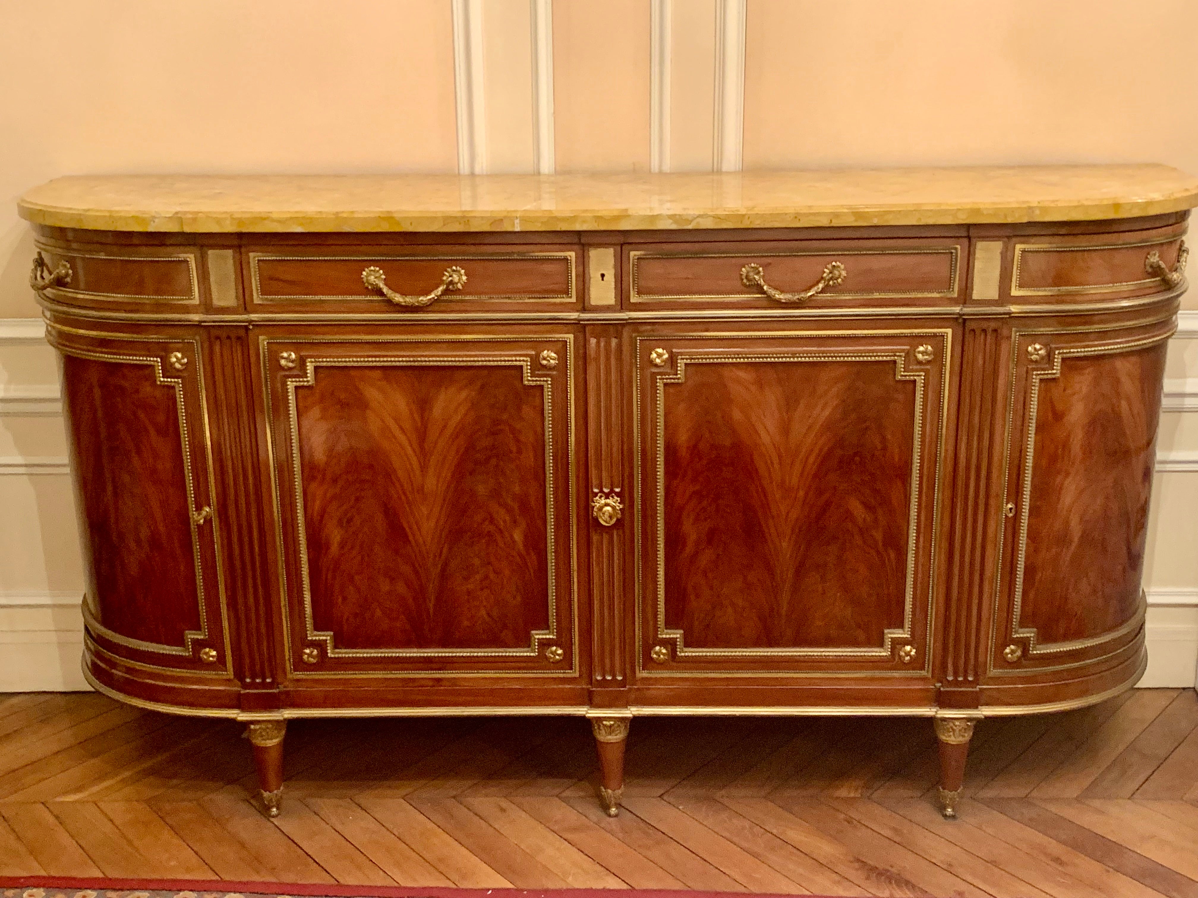 Magnificent mahogany dining room buffet 
Particularly splendid for this type of ceremonial  furniture from this prolific period
this sideboard is very rare by the quality of the mahogany call mahogany flame, also by the top execution of the ormolu