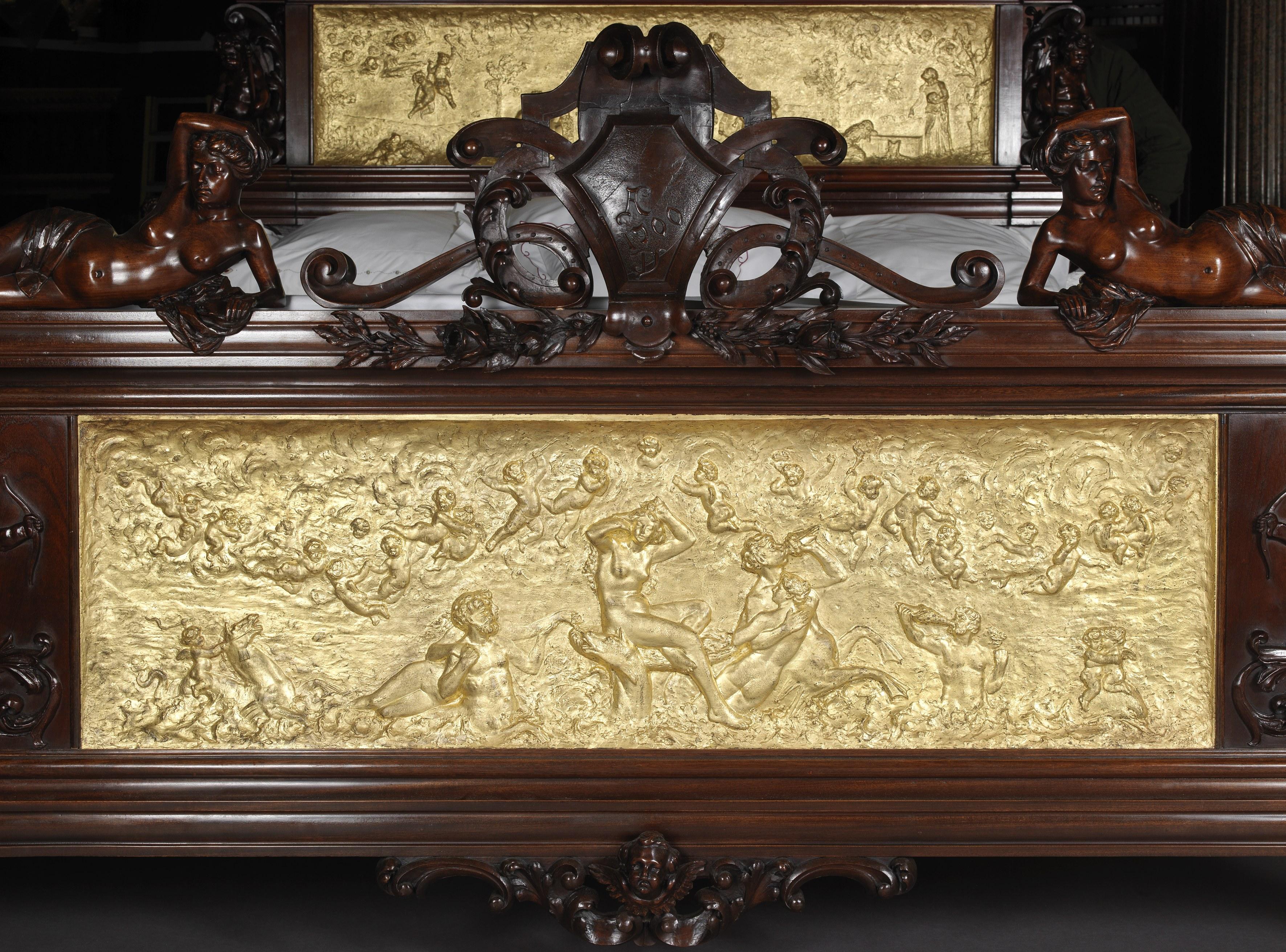 Exhibition Austrian Neo-Baroque Carved Mahogany Bed, circa 1890 In Good Condition For Sale In Brighton, West Sussex