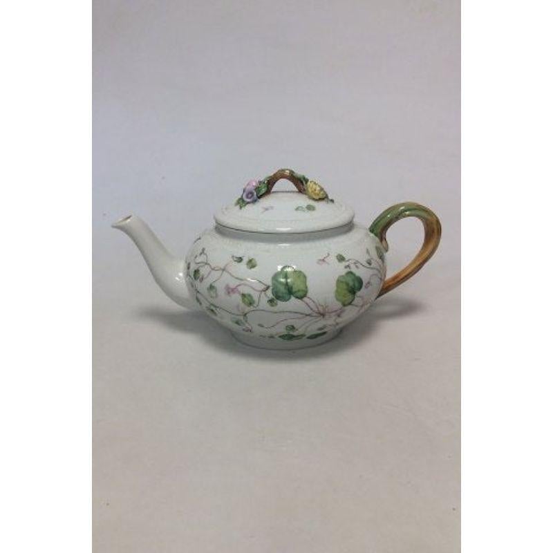 Exhibition model Royal Copenhagen Flora Danica tea pot with lid no. 3631 / 143.

Measures: 6 1/4