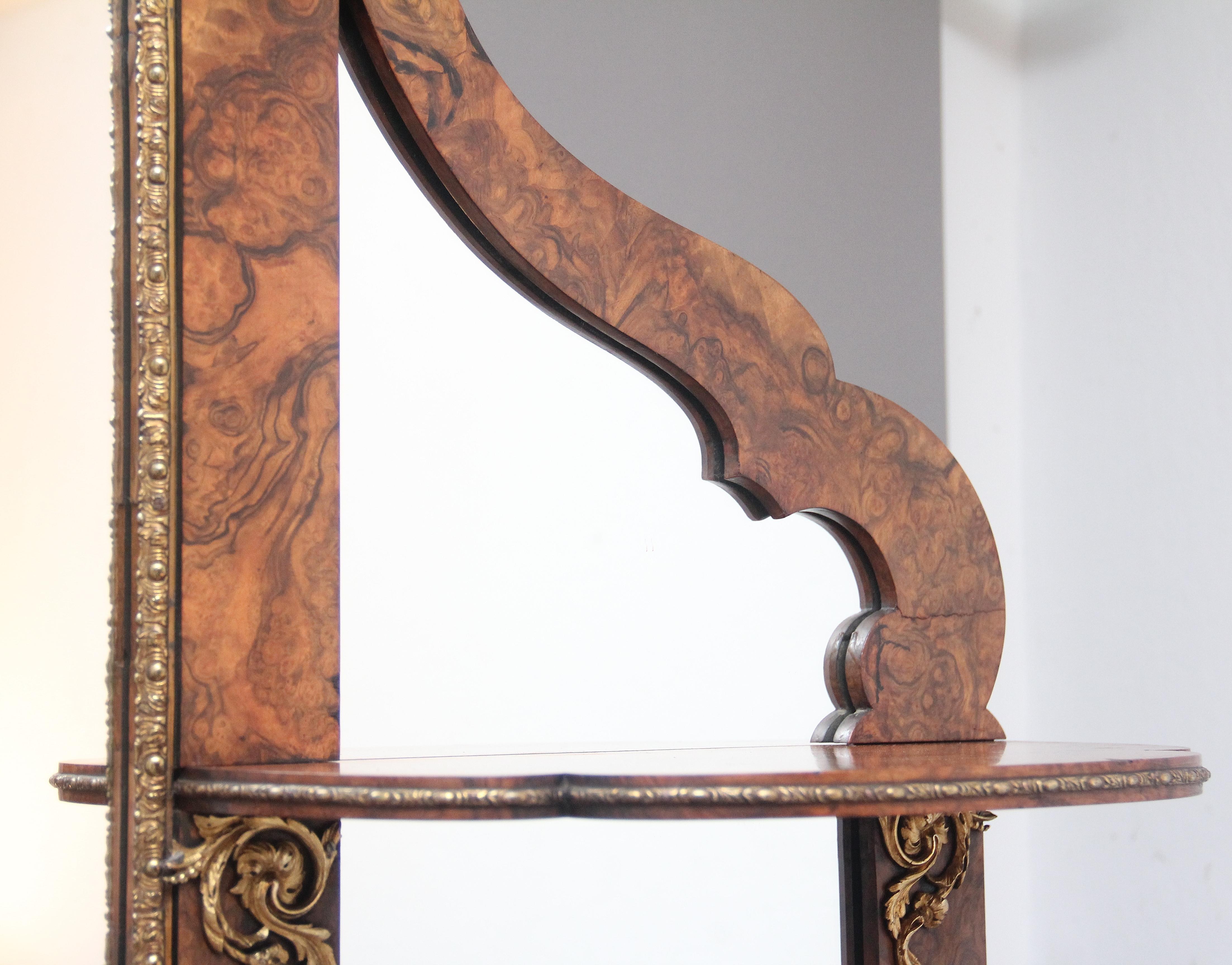 Antike Wurzelnussholz-Anrichte in Spiegelrückseite in Ausstellungsqualität aus dem 19. Jahrhundert im Angebot 4