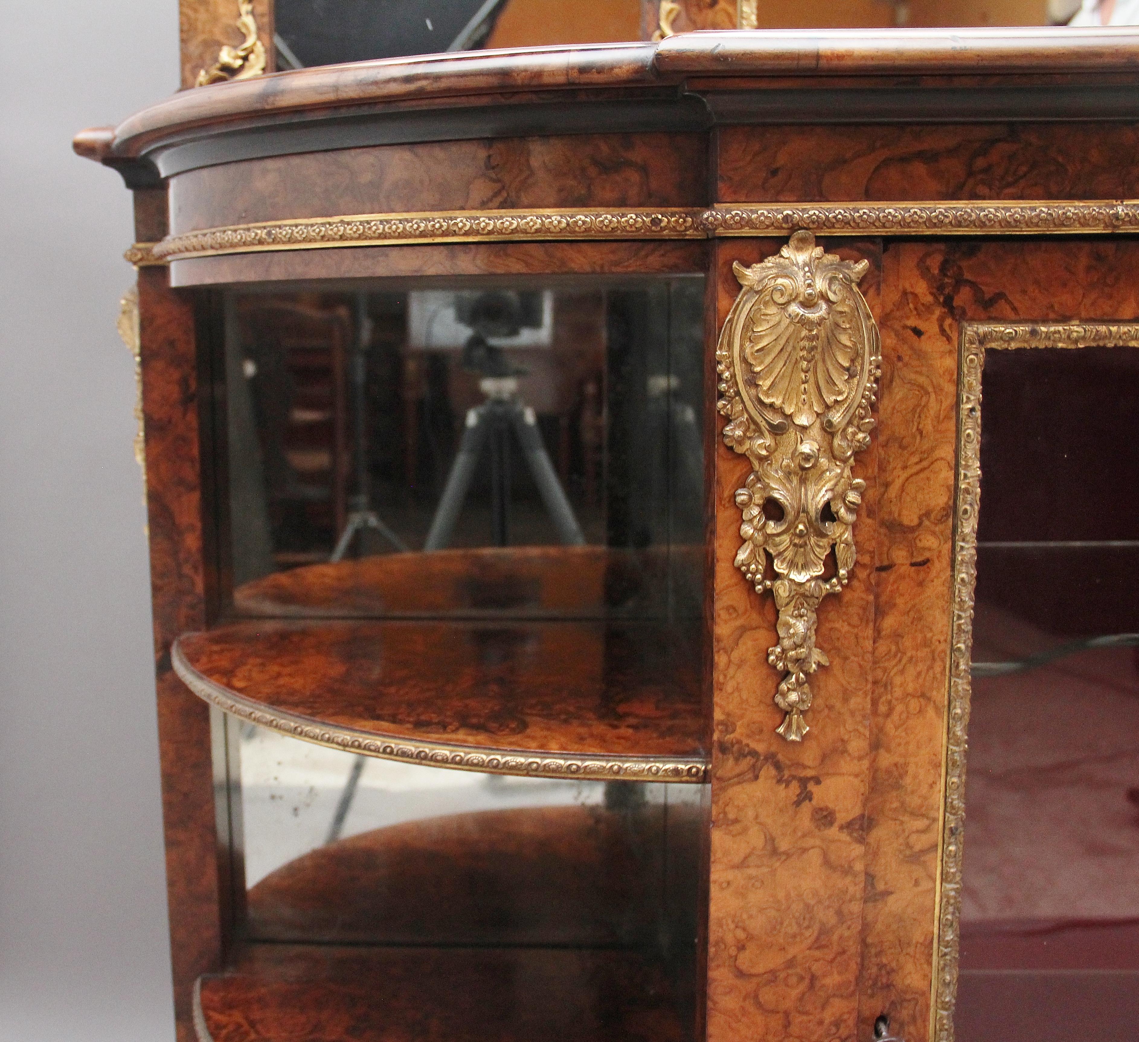 Antike Wurzelnussholz-Anrichte in Spiegelrückseite in Ausstellungsqualität aus dem 19. Jahrhundert im Angebot 13