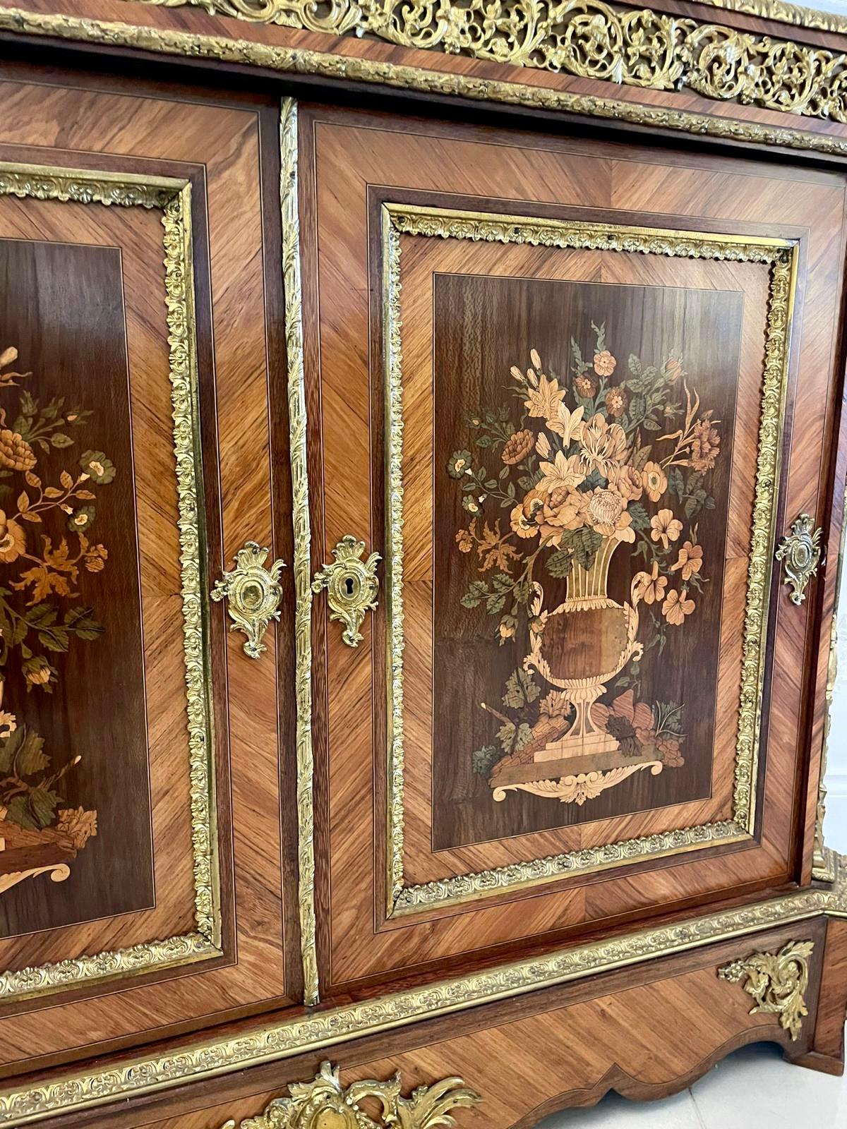 Ancienne armoire d'appoint française Louis XV en bois de violette de qualité exposition en vente 10