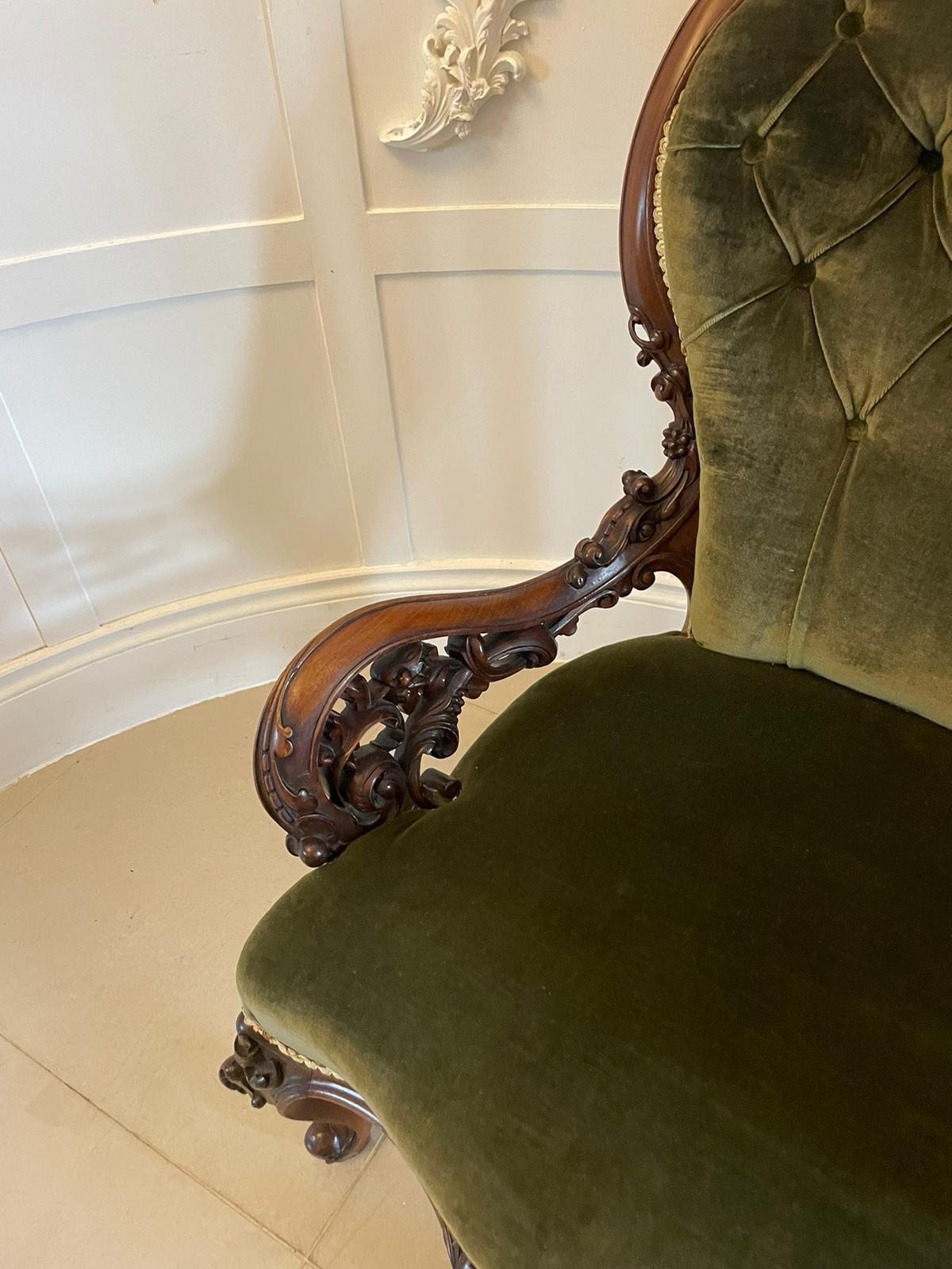 Exhibition quality antique Victorian carved walnut 9 piece suite consisting of a set of 6 fantastic carved walnut dining chairs, exhibition quality carved walnut double ended settee and carved walnut ladies and gentlemen arm chairs all finely carved