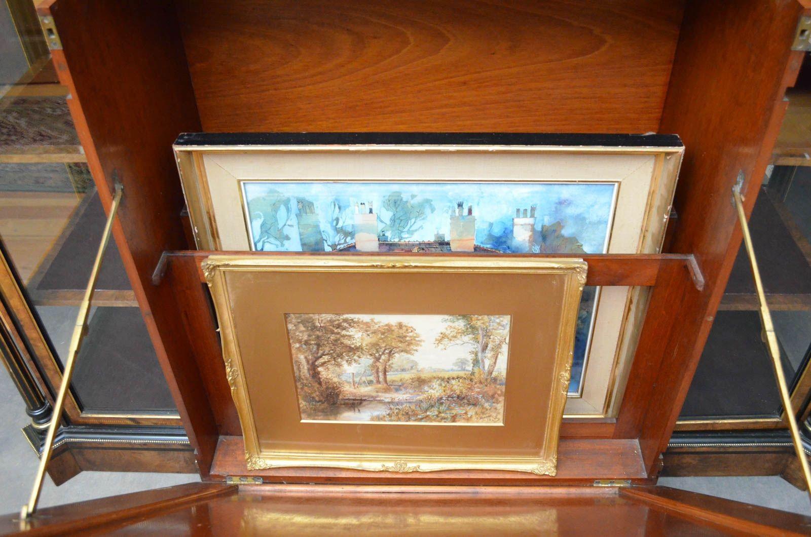 Credenza di qualità per esposizioni con supporto per quadri e contenitore in vendita 3