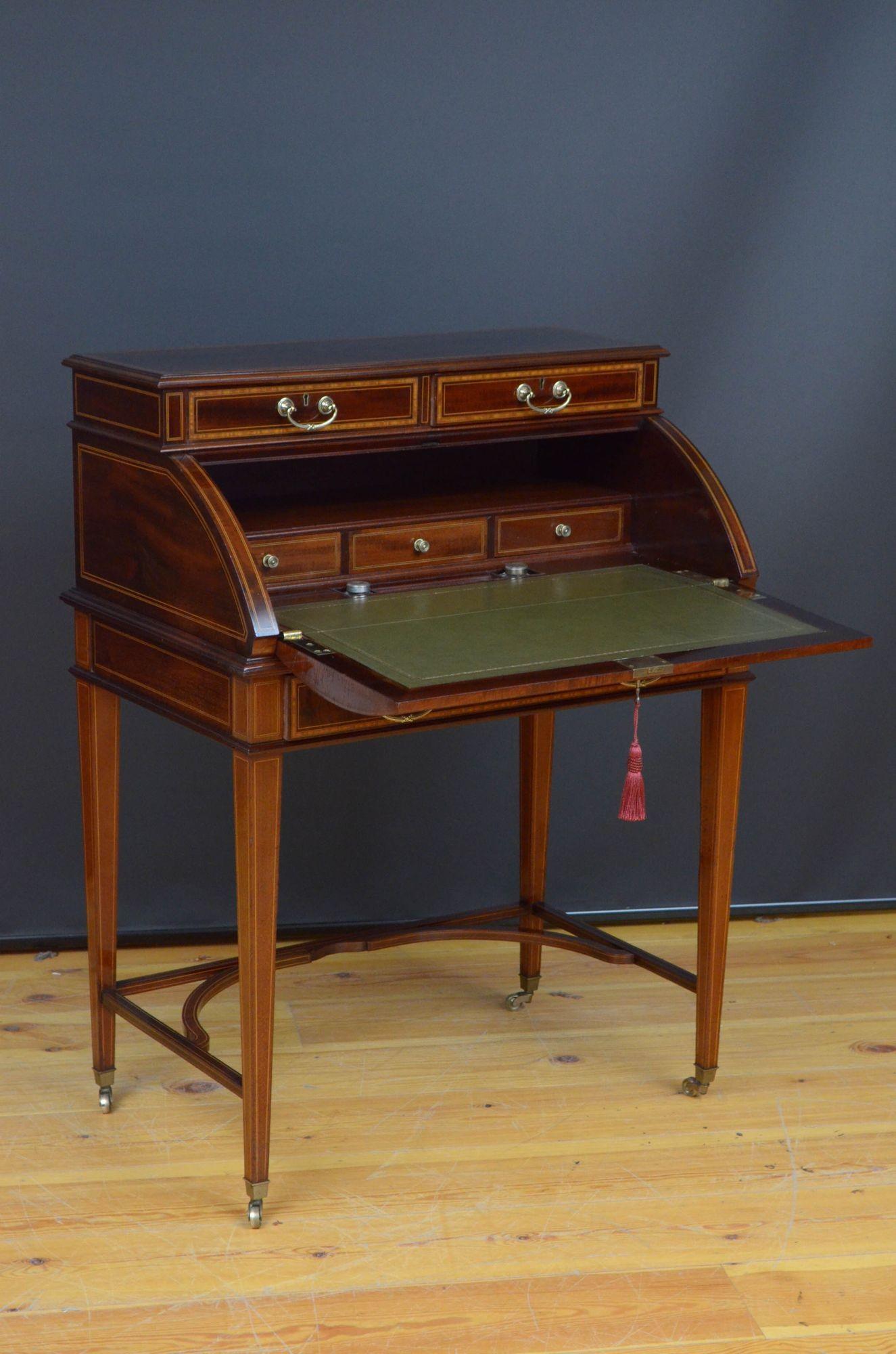 Exhibition Quality Mahogany Cylinder Bureau by Maple & Co In Good Condition For Sale In Whaley Bridge, GB