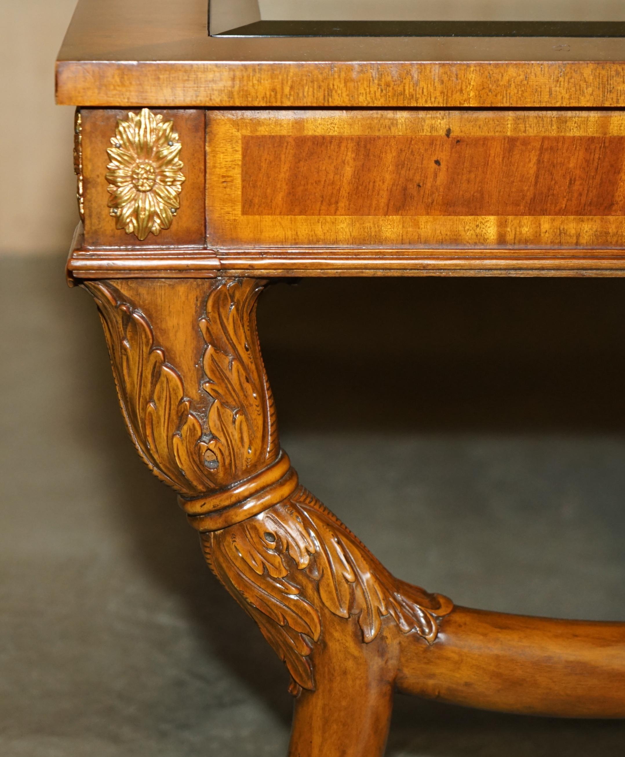 EXHIBITION QUALITY MAITLAND SMiTH DISPLAY CASE TOP REGENCY COFFEE COCKTAIL TABLE For Sale 4