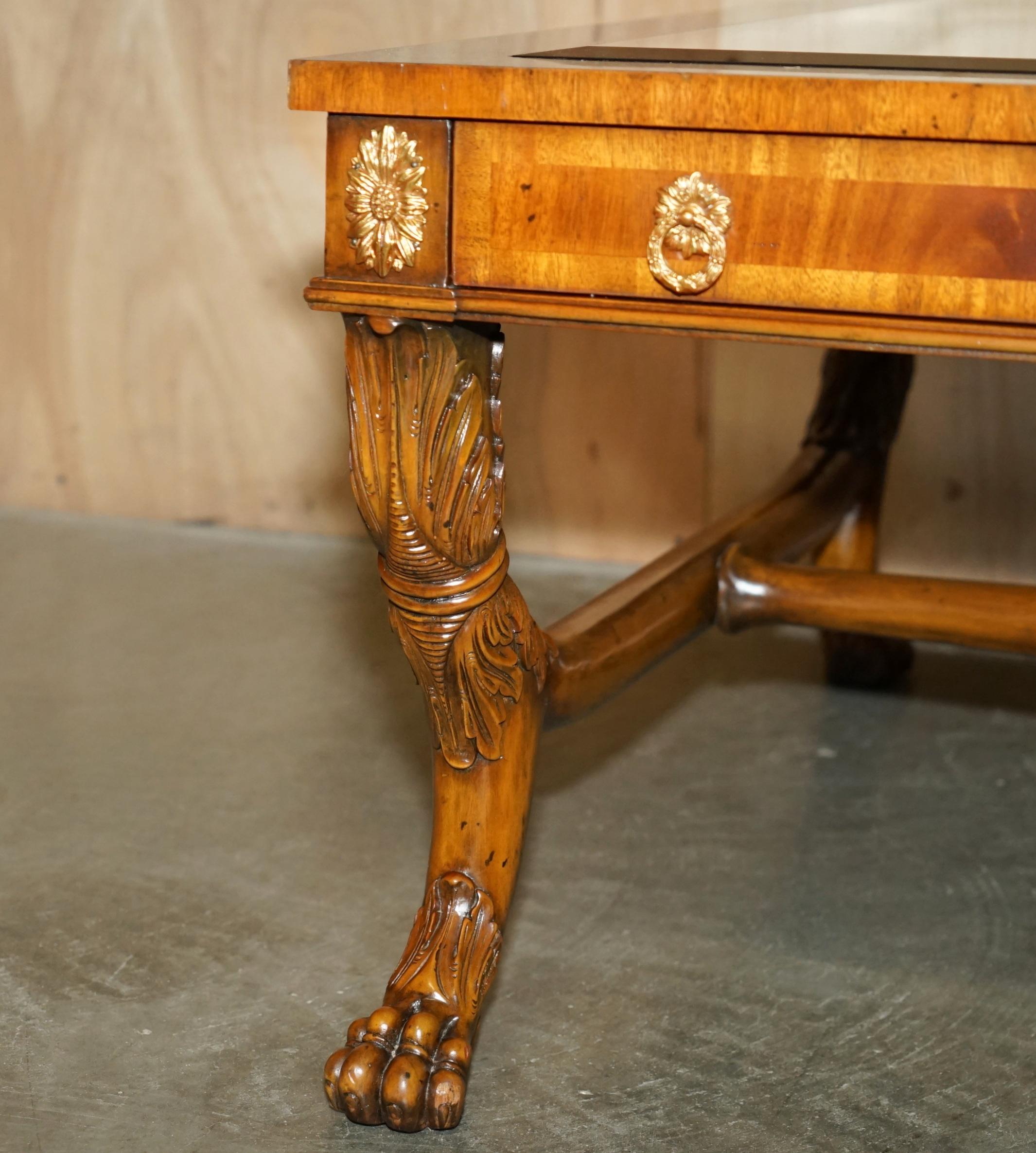 EXHIBITION QUALITY MAITLAND SMiTH DISPLAY CASE TOP REGENCY COFFEE COCKTAIL TABLE For Sale 8