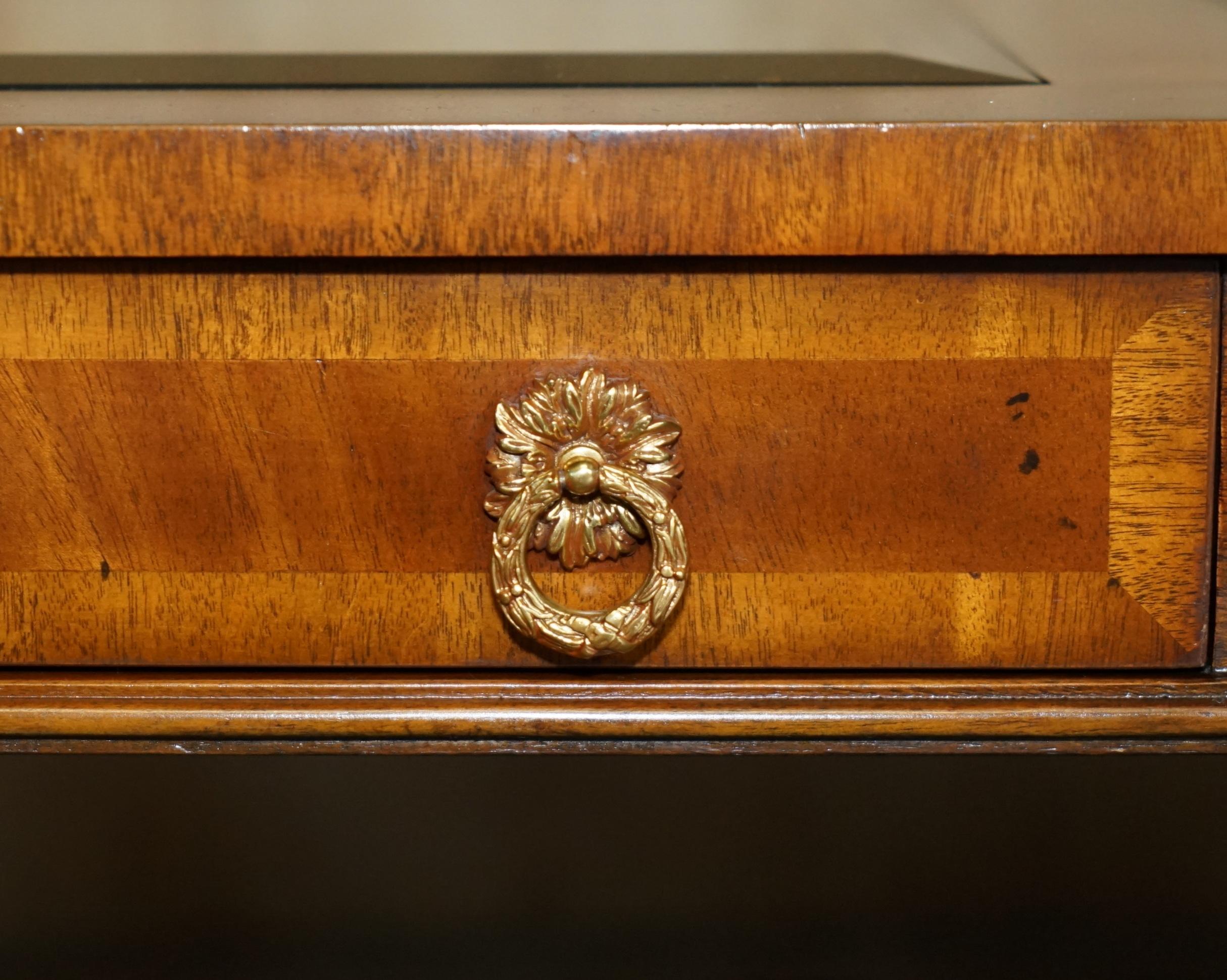 EXHIBITION QUALITY MAITLAND SMiTH DISPLAY CASE TOP REGENCY COFFEE COCKTAIL TABLE For Sale 9