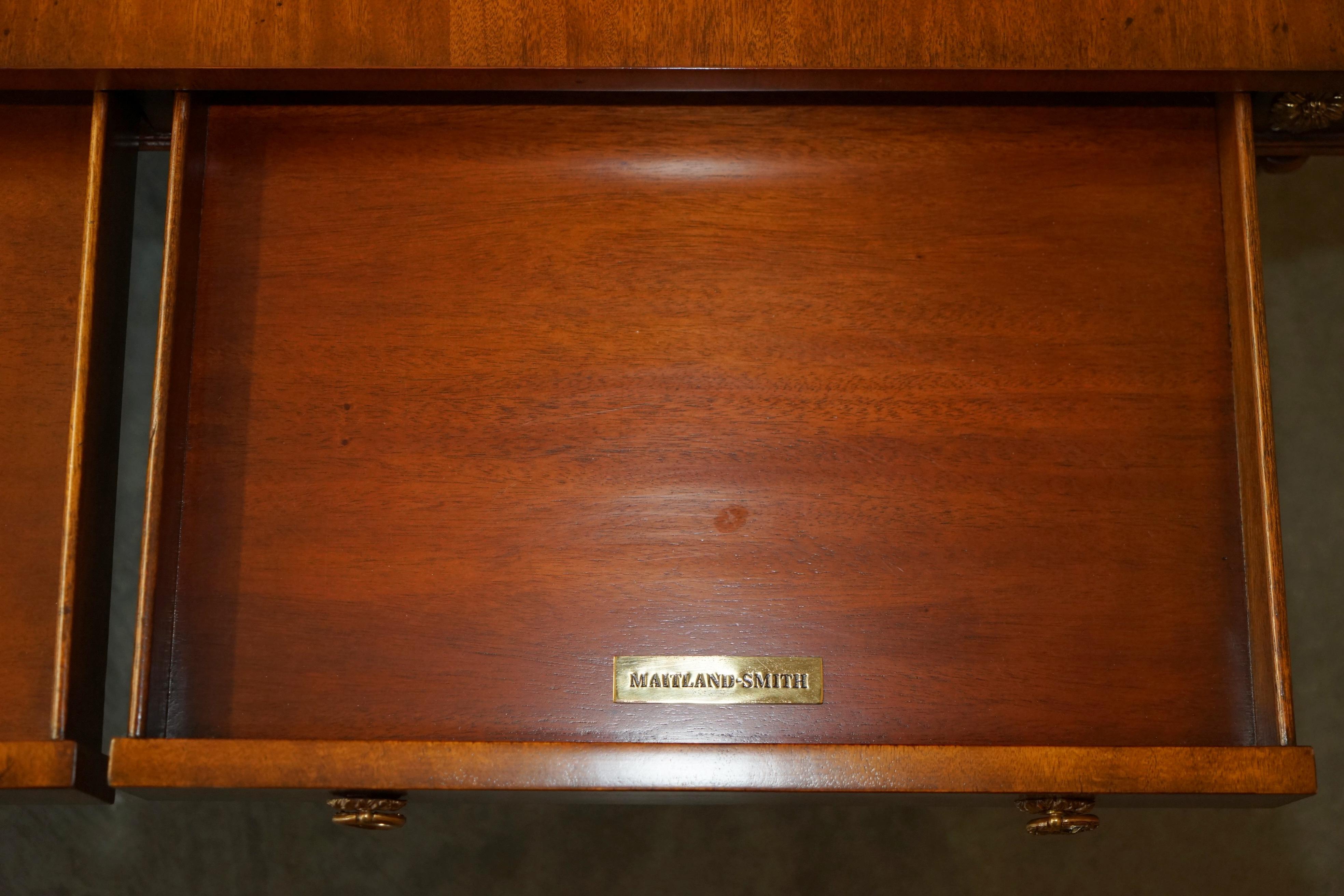 EXHIBITION QUALITY MAITLAND SMiTH DISPLAY CASE TOP REGENCY COFFEE COCKTAIL TABLE For Sale 12