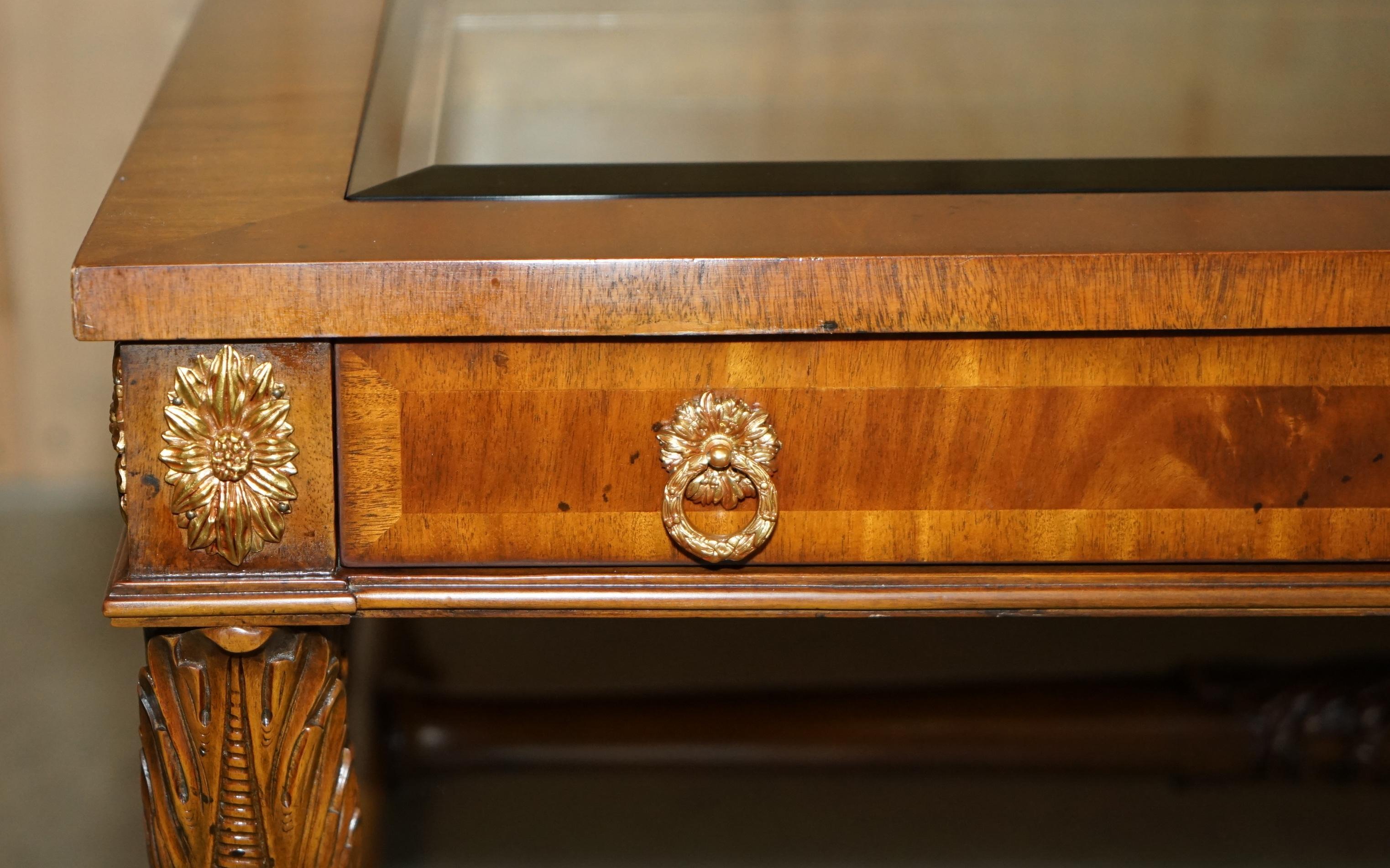 British EXHIBITION QUALITY MAITLAND SMiTH DISPLAY CASE TOP REGENCY COFFEE COCKTAIL TABLE For Sale