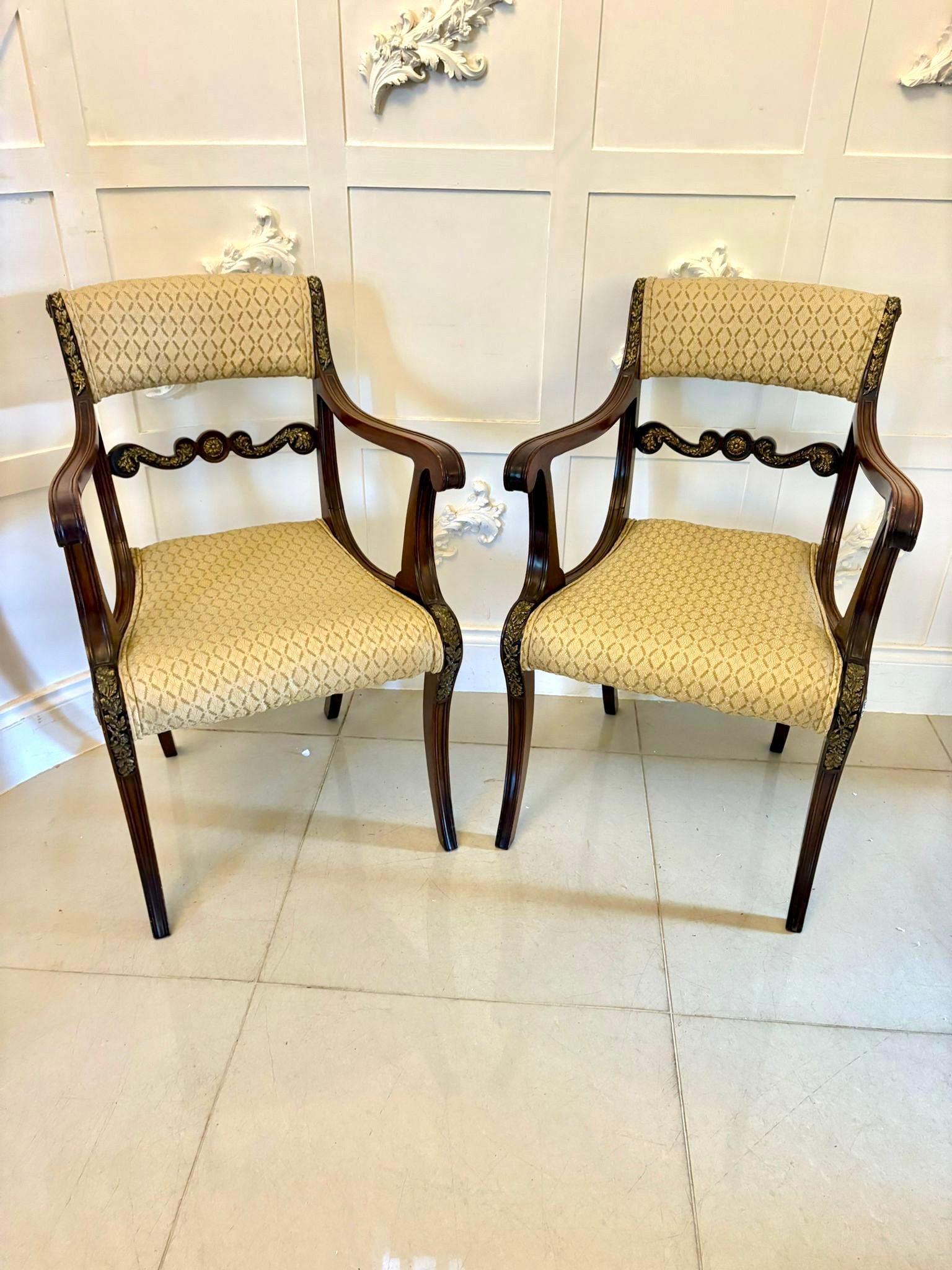 Ensemble de huit chaises de salle à manger en acajou de style Régence, de qualité exposition en vente 6
