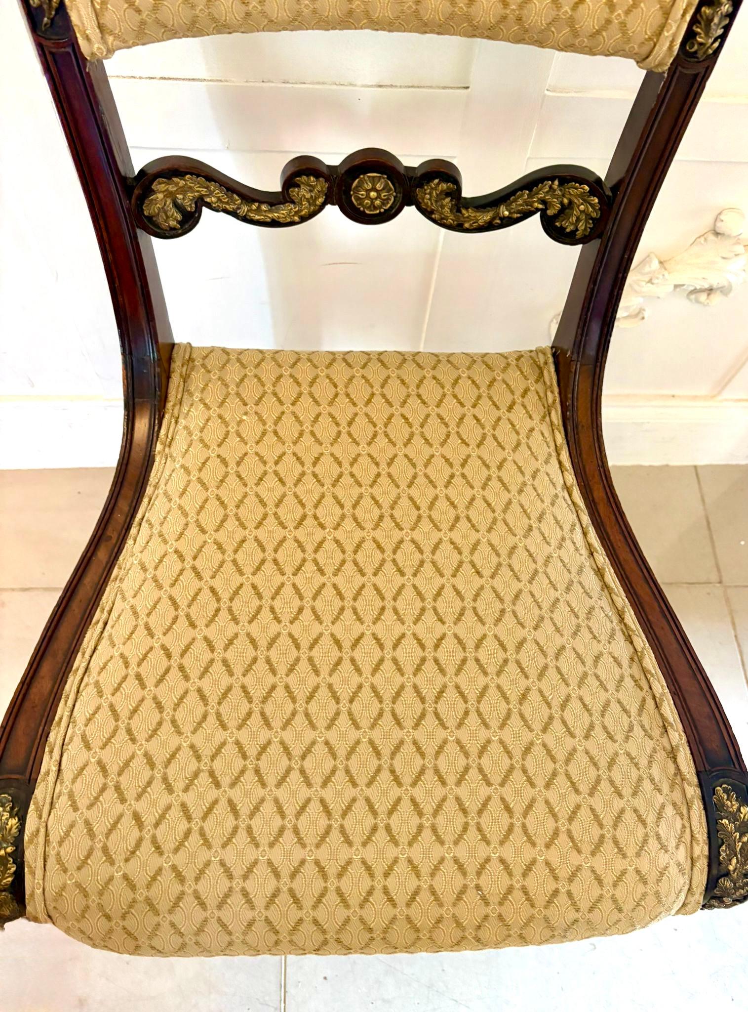 Ensemble de huit chaises de salle à manger en acajou de style Régence, de qualité exposition en vente 9