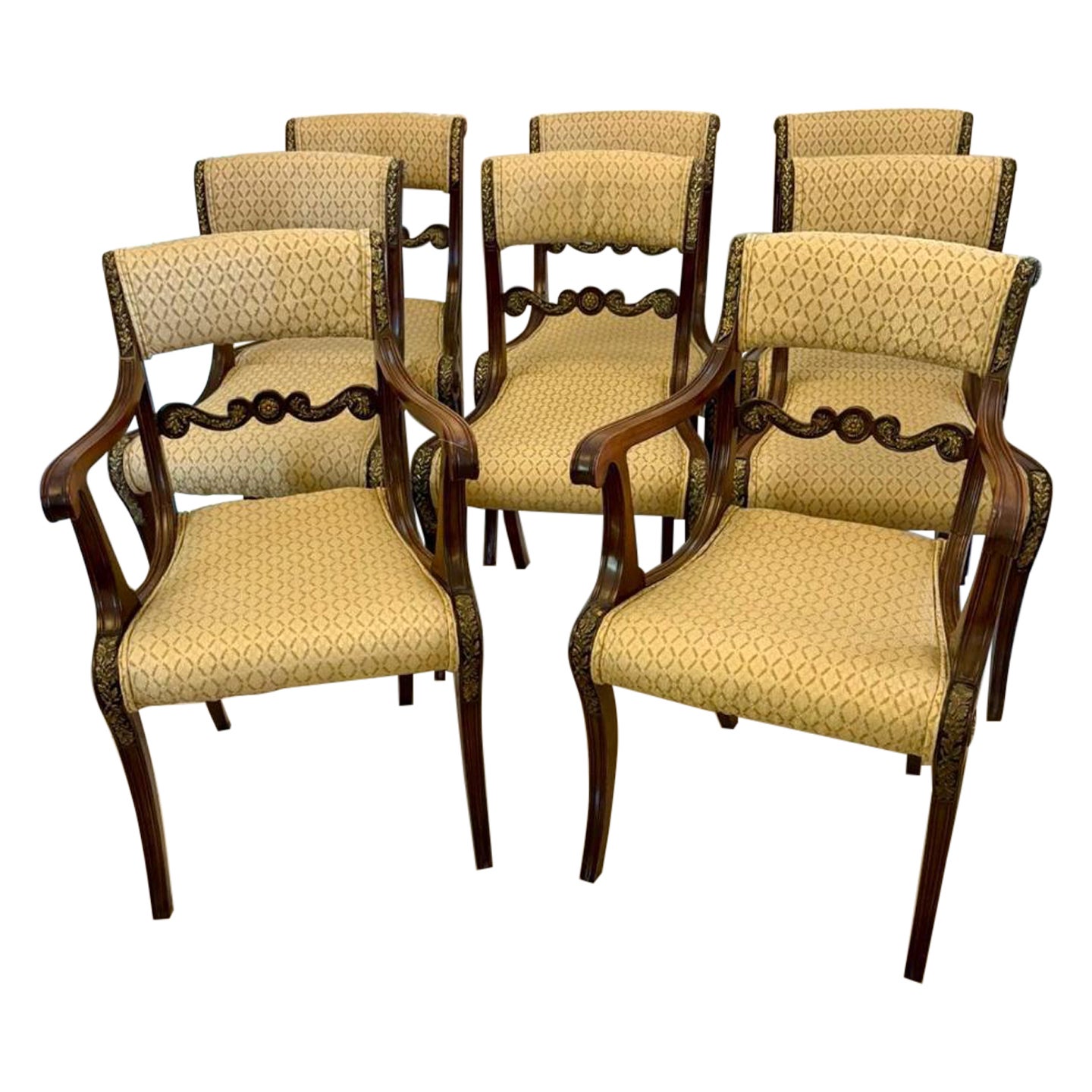 Ensemble de huit chaises de salle à manger en acajou de style Régence, de qualité exposition