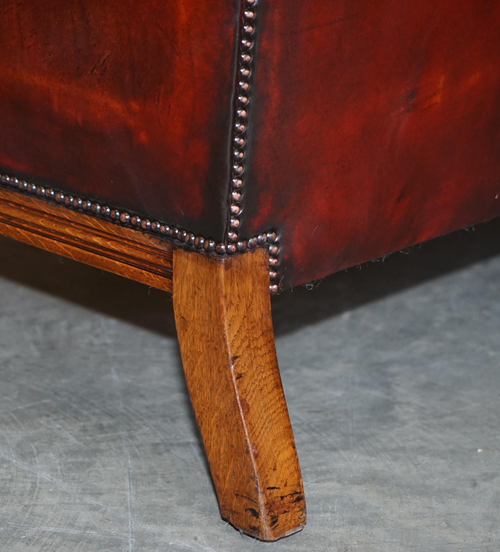 Canapé en cuir marron de qualité pour exposition Wylie & Lochhead 1860 Glasgow Chesterfield en vente 8