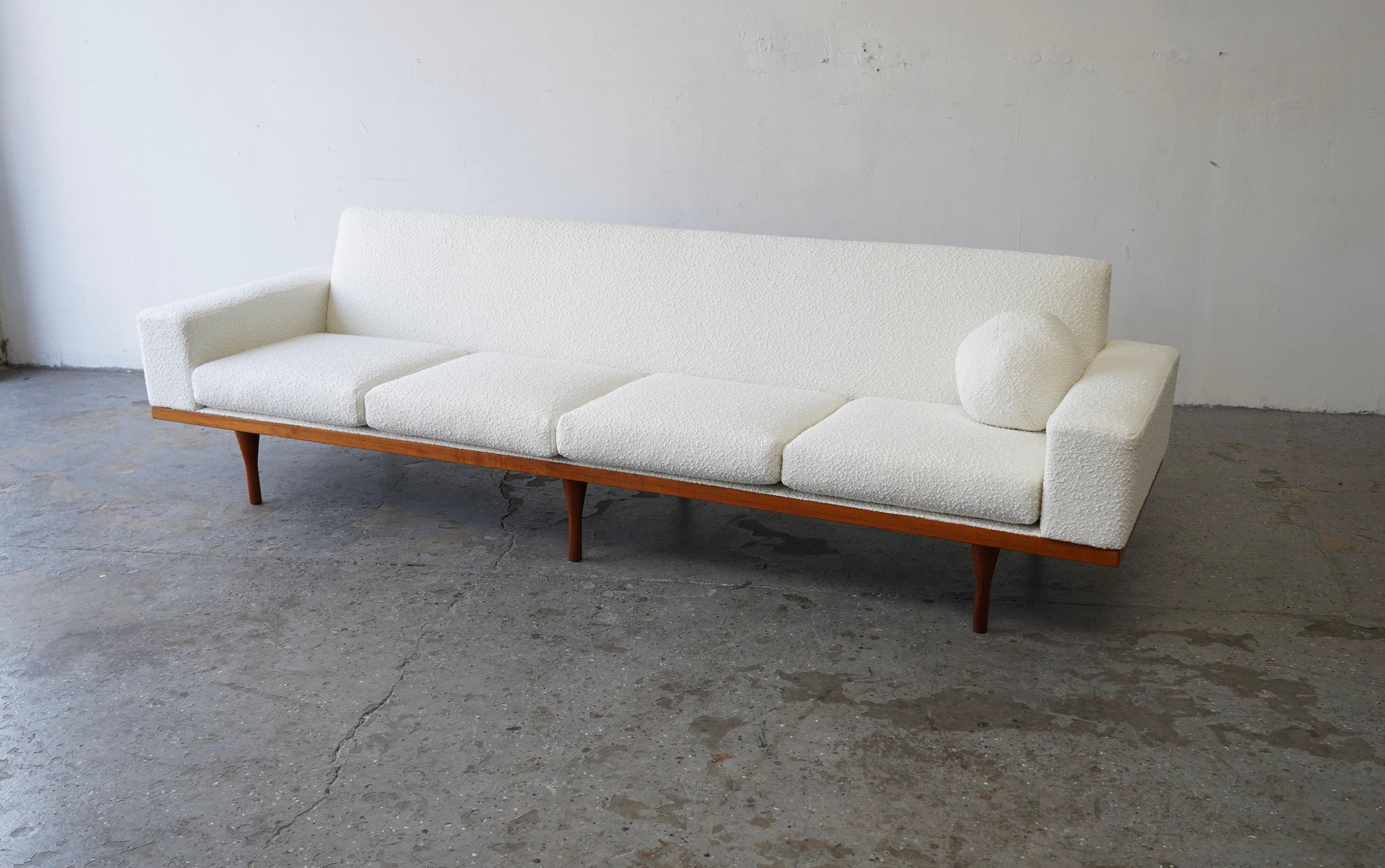 EXL Divano in teak con bouclè Illum Wikkelsø della metà del secolo scorso. in vendita 6