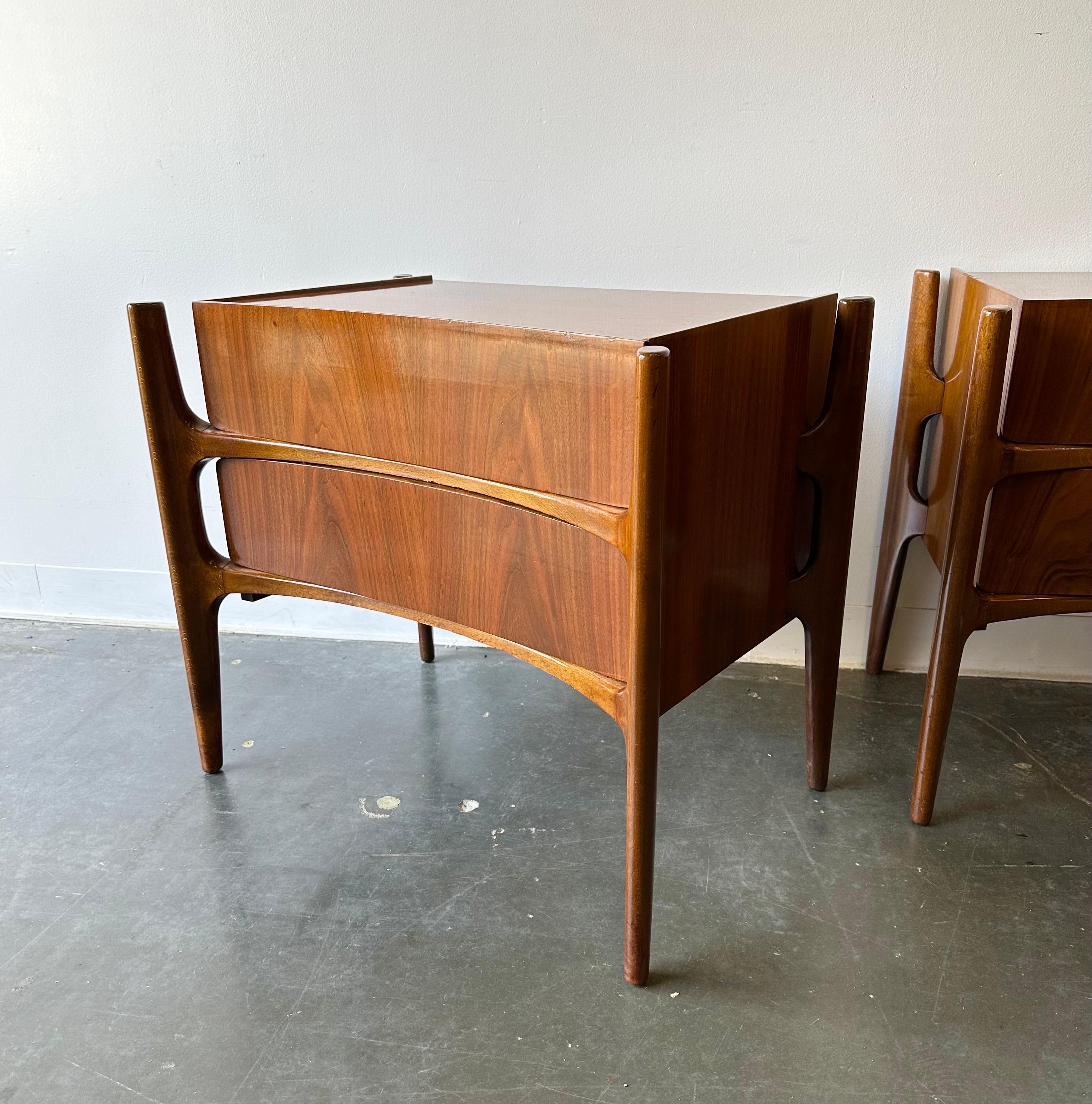 Exoskeleton Nightstands by William Hinn circa 1960 In Good Condition For Sale In Sayreville, NJ