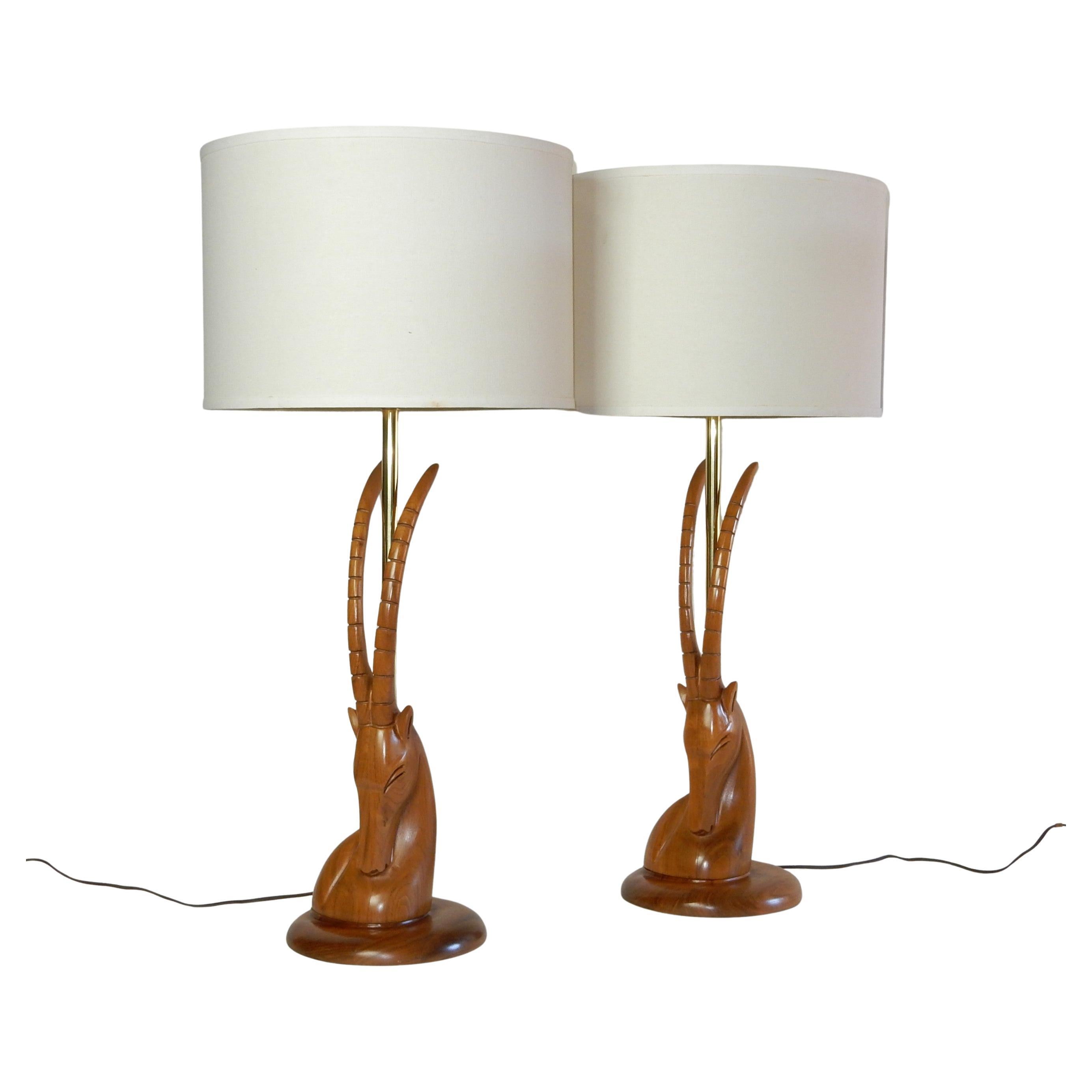 Lámparas de mesa con busto de íbice de madera esculpida por artesanos exóticos en Bueno estado para la venta en Las Vegas, NV