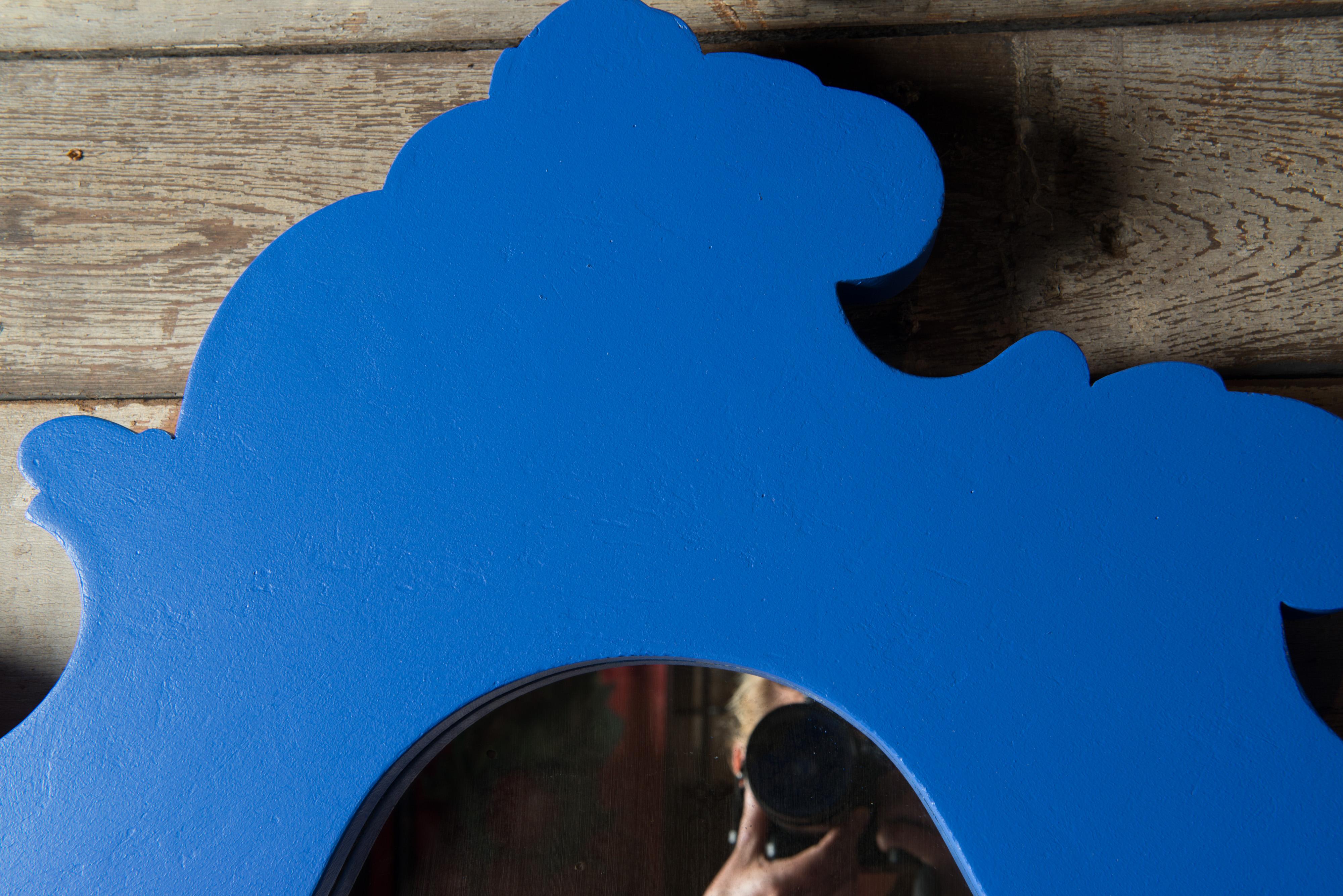 Deux miroirs encadrés en bois peint en bleu de style chinoiseries ou marocaine en vente 3