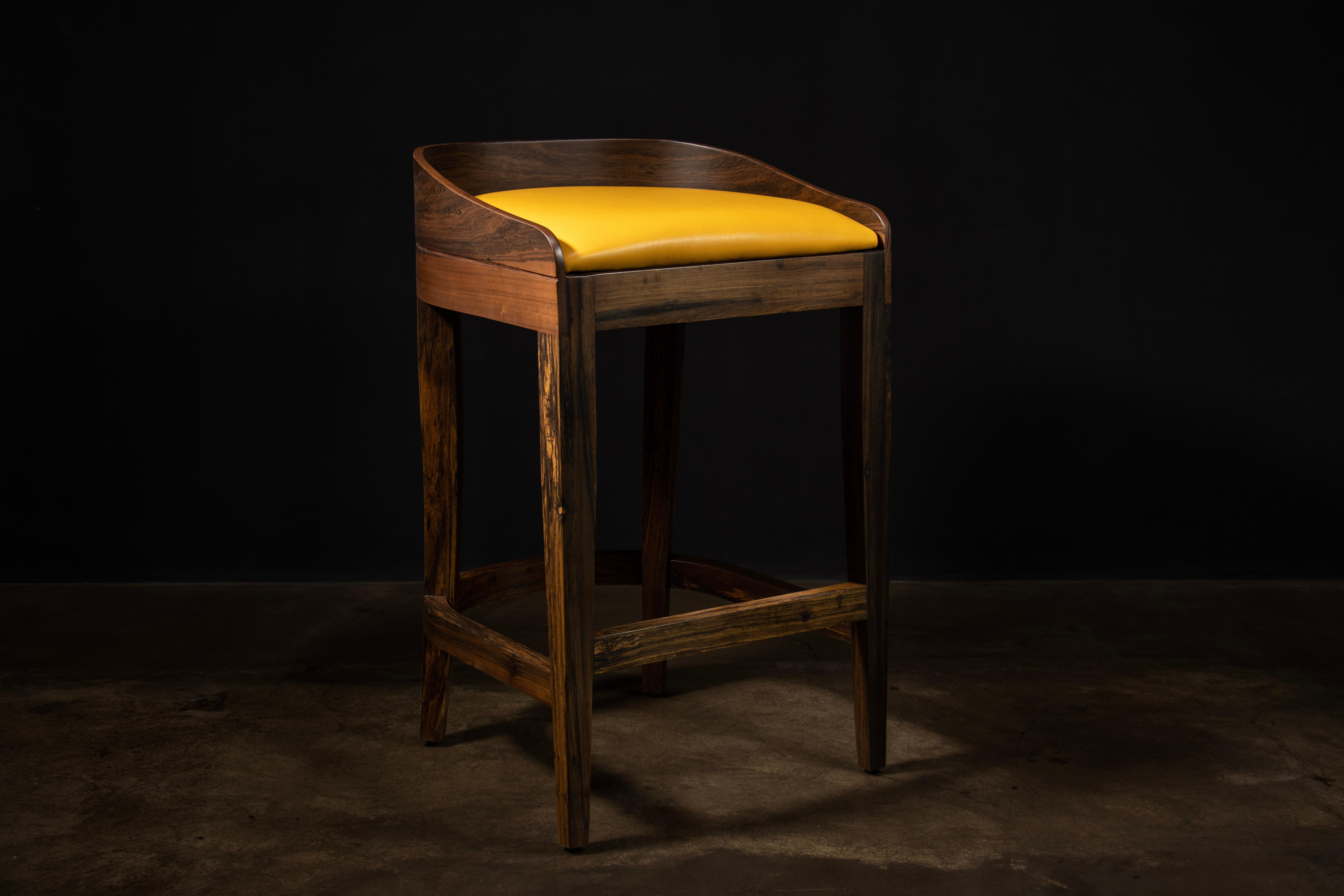 Sgabello esotico Wood Contemporary Pia in pelle gialla di Costantini  In stock

Vieni a vederla di persona nel nostro pop up londinese presso lo showroom di pelle Pavoni nel Chelsea Design Centre fino a giugno 2025.

Costantini è orgogliosa di