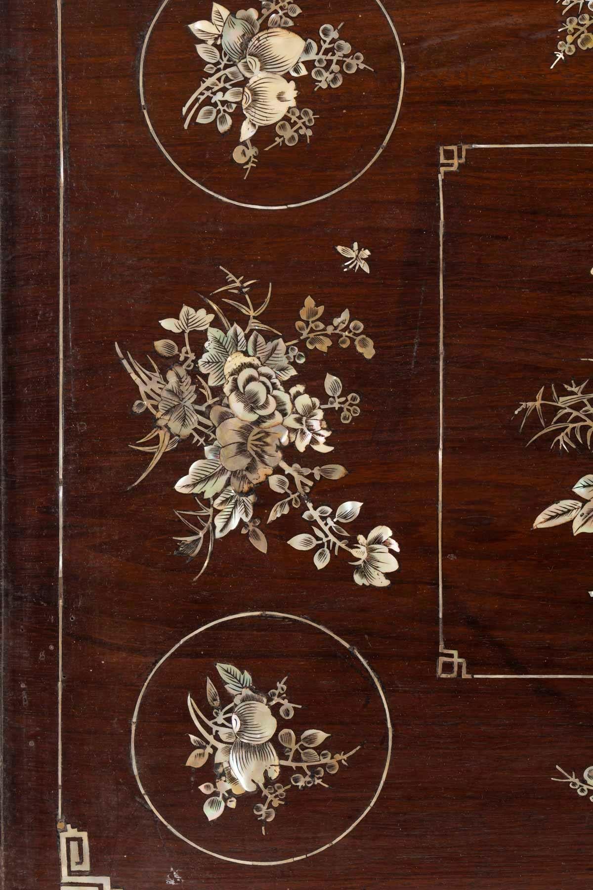 Chinese Export Exotic Dark Wood Rectangular Tray Inlaid with Mother of Pearl Floral Designs