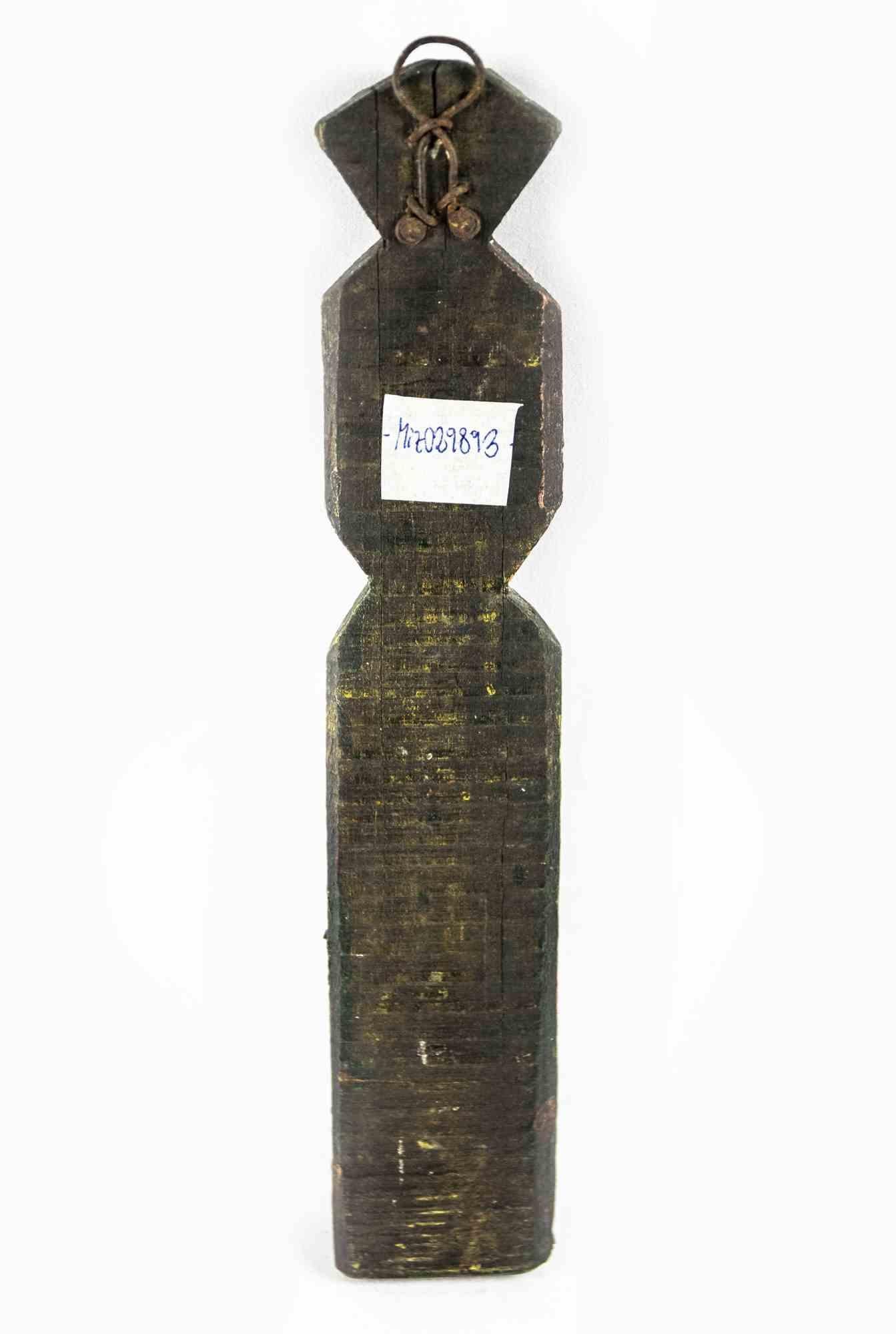 Exotic Decorated Totem is an original decorative object realized in the mid-20th century.

Original hand-colored wood. 

The work depicts the figure of a stylized totem.

Good conditions. Signs due to the time.