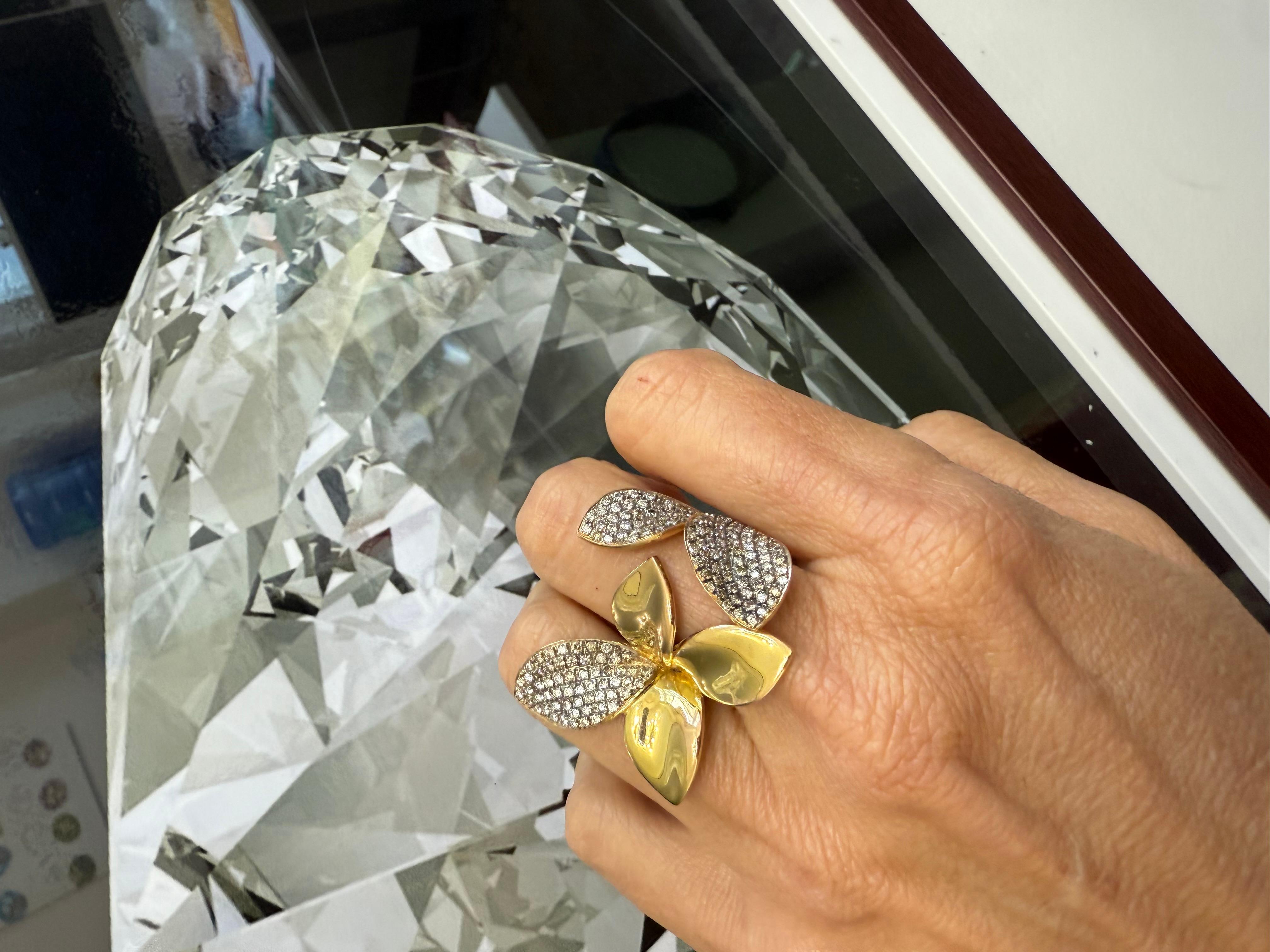 Anillo Flor Exótica 18Kt con 168 Diamantes Champagne 1,40 cts Contemporáneo en venta
