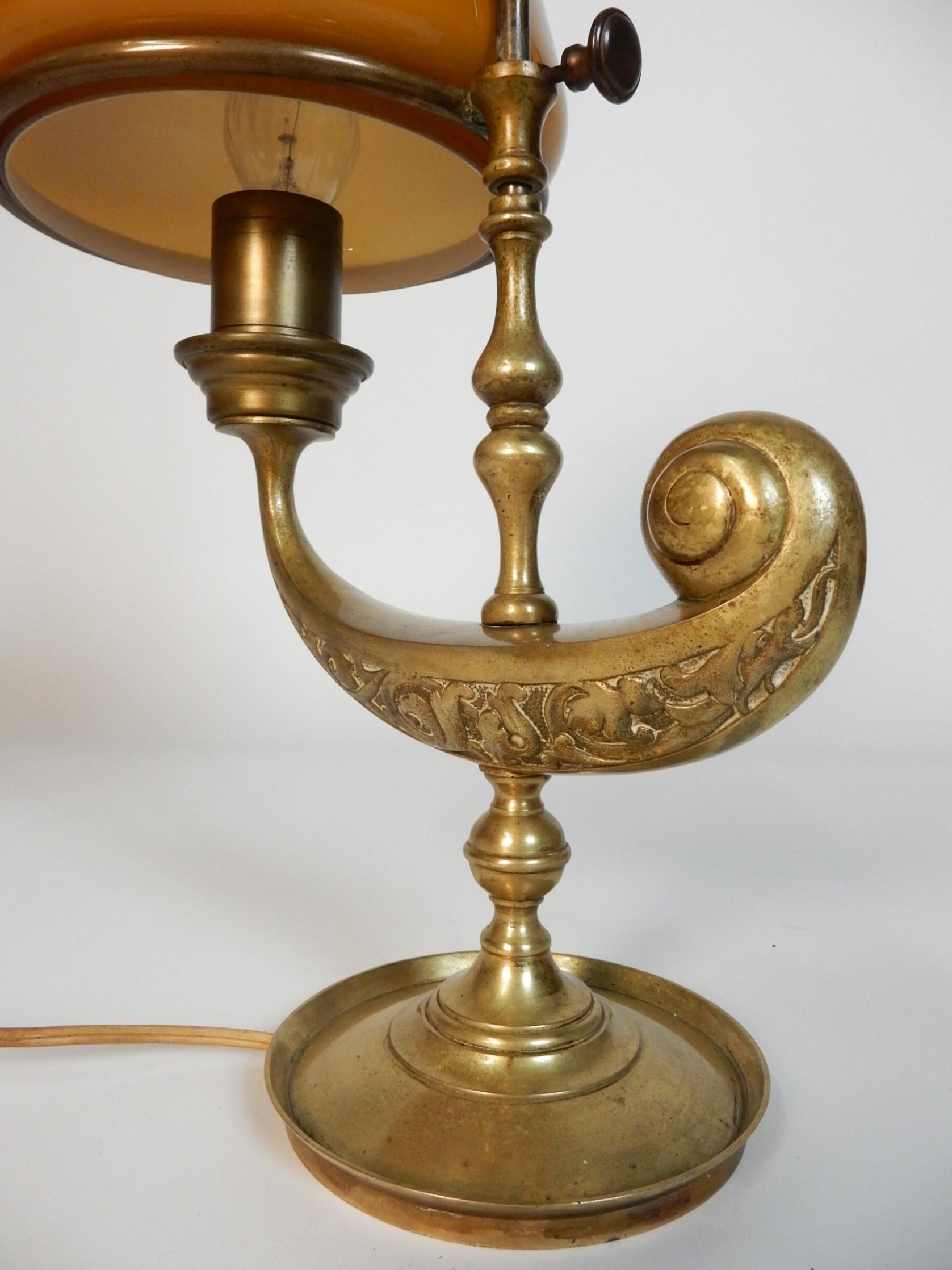 Exotische italienische Art Deco Ära Magic Genie Student Schreibtischlampe (Art déco) im Angebot