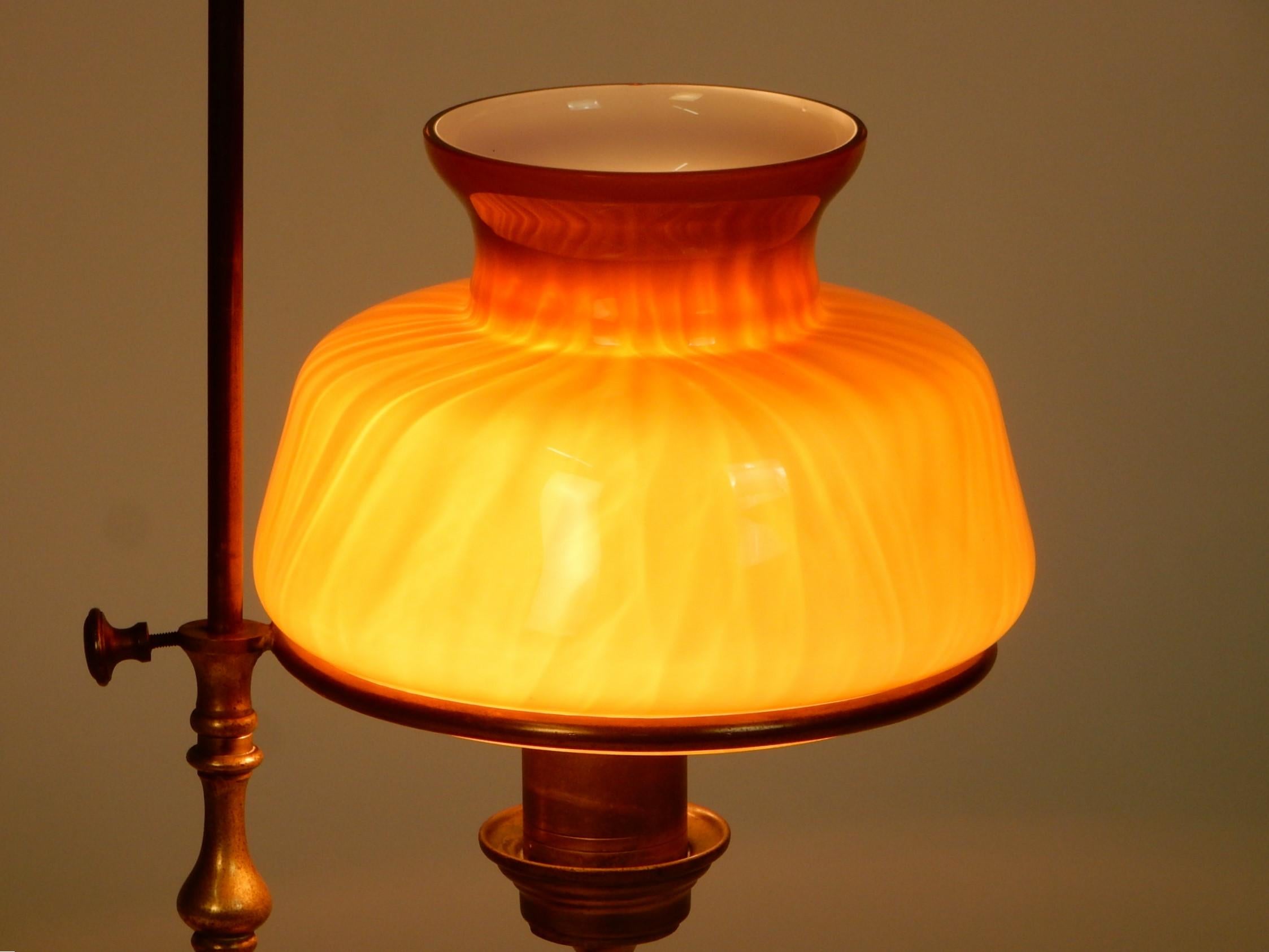 Exotische italienische Art Deco Ära Magic Genie Student Schreibtischlampe im Angebot 2