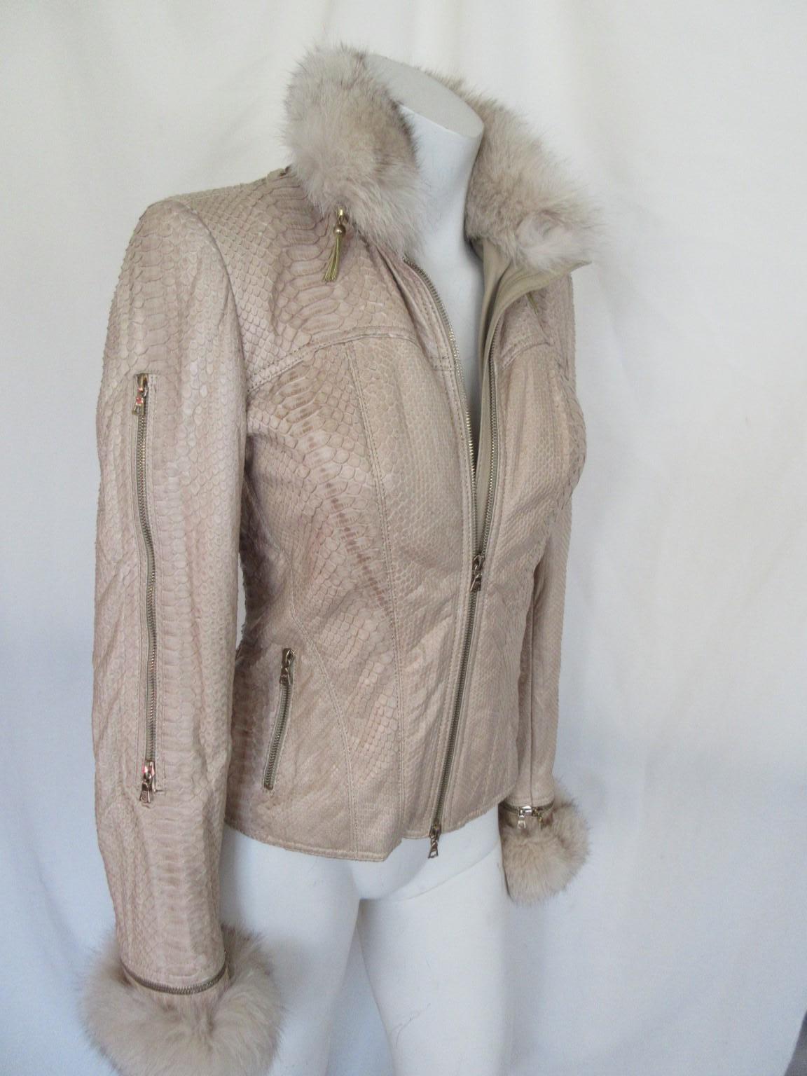 Giacca in pelle esotica con pelliccia di volpe Small 6 in vendita 8