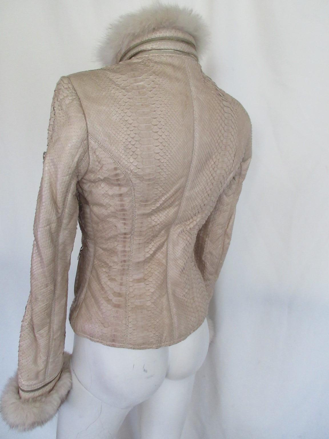 Giacca in pelle esotica con pelliccia di volpe Small 6 in vendita 4