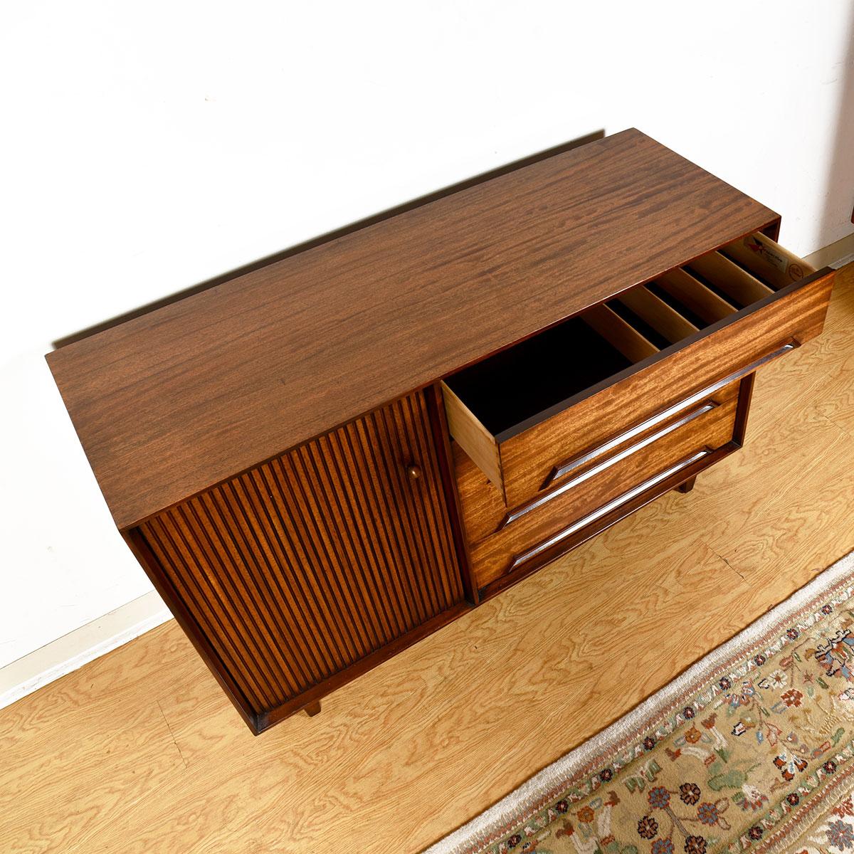 Mid-Century Modern Exotic Mindoro Wood Cabinet by Milo Baughman for Drexel Perspective, 1951 For Sale