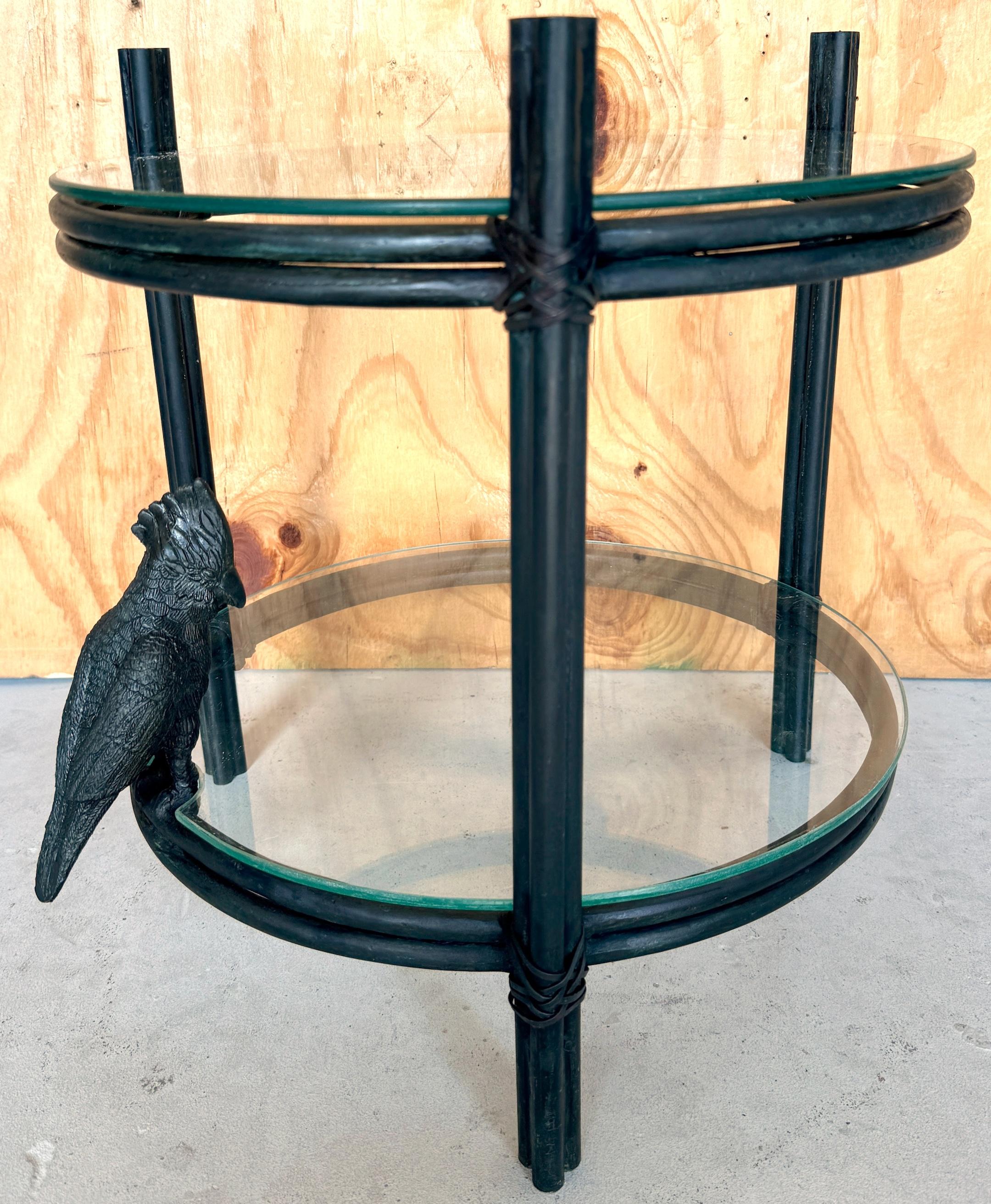 Table à boissons/table d'appoint moderne exotique à deux niveaux en bronze et verre avec perroquet perché en vente 5