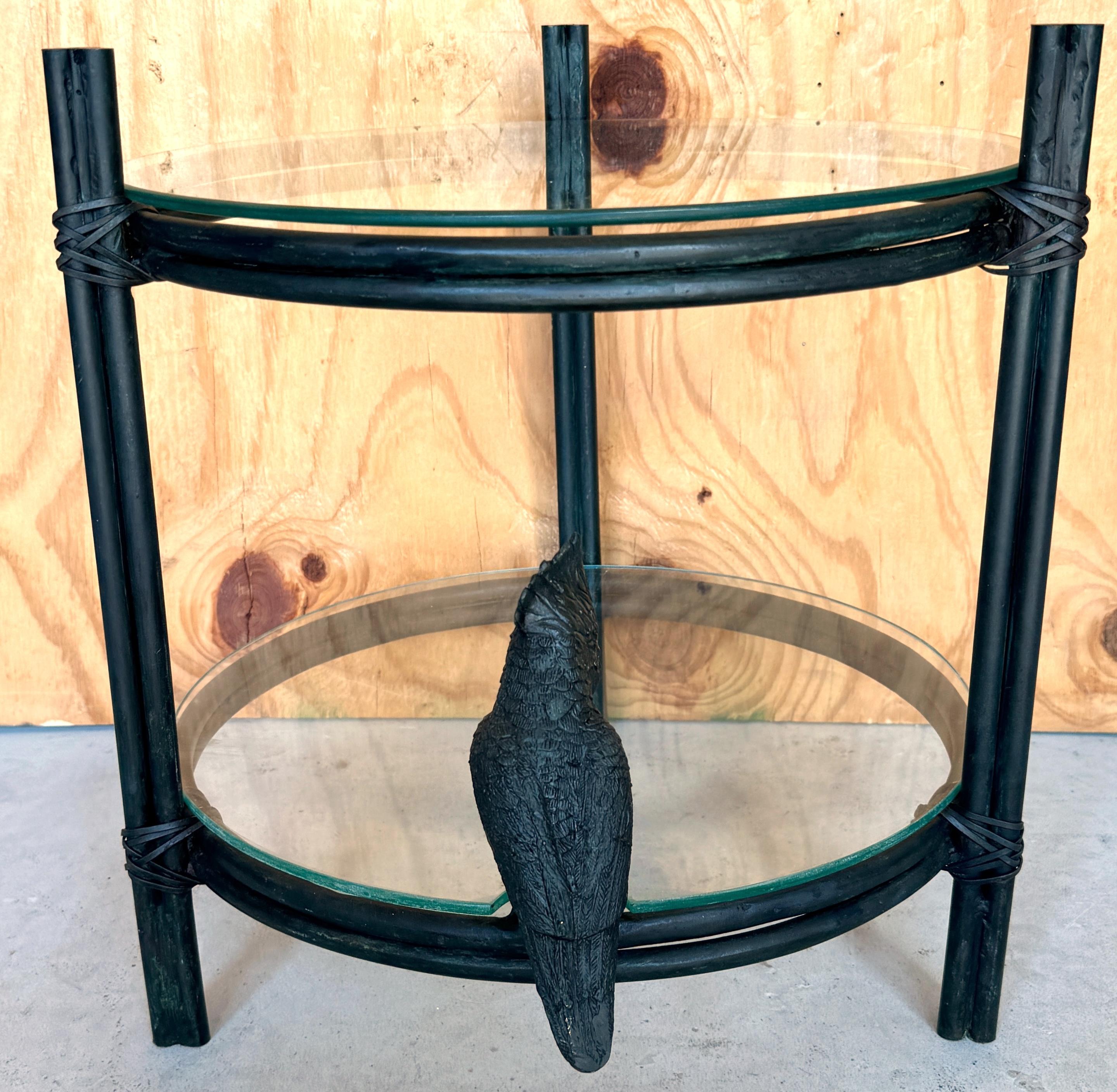 Table à boissons/table d'appoint moderne exotique à deux niveaux en bronze et verre avec perroquet perché en vente 9