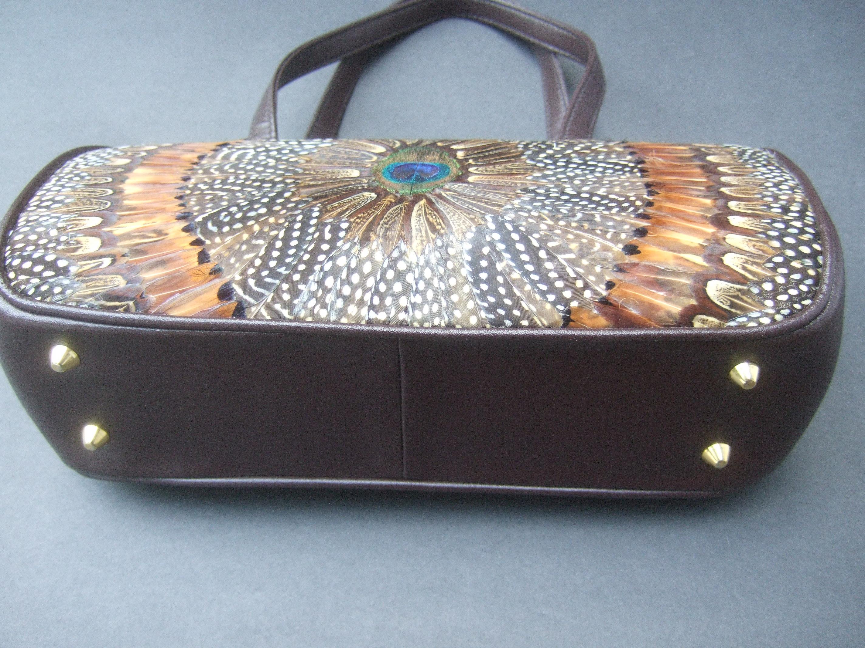 Bolso estructurado de plumas de pavo real exótico circa años 70 7