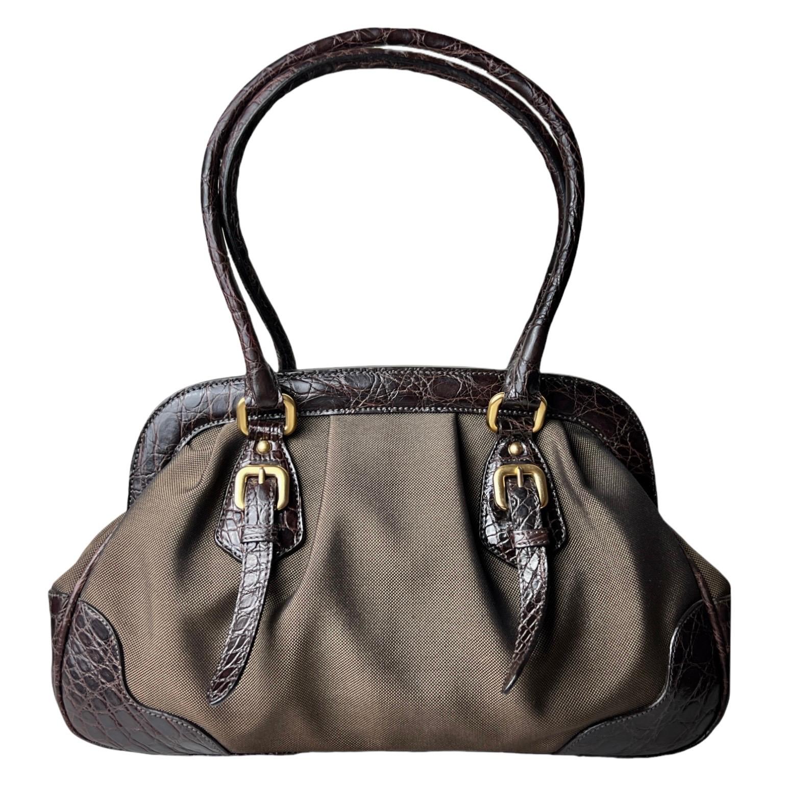Wunderschöne exotische Prada Doctors' Frame Bowling Tasche
Ungewöhnliches Stück, schwer zu finden
Goldfarbene Hardware
Jacquard-Stoff mit 