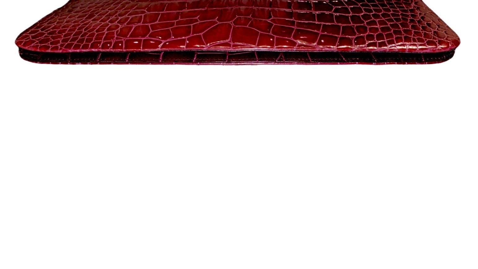 PRADA - Pochette de soirée XL rouge exotique Bon état - En vente à Switzerland, CH