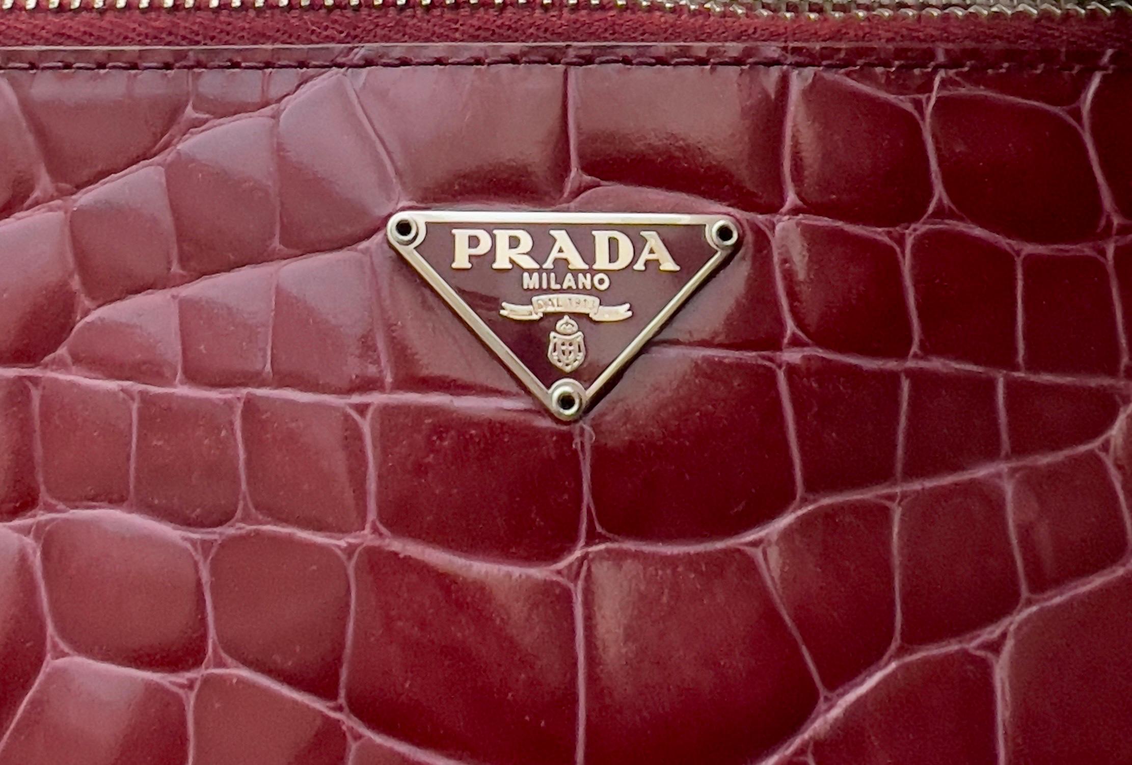 PRADA Exotic Red XL Evening Clutch Bag In Good Condition For Sale In Switzerland, CH