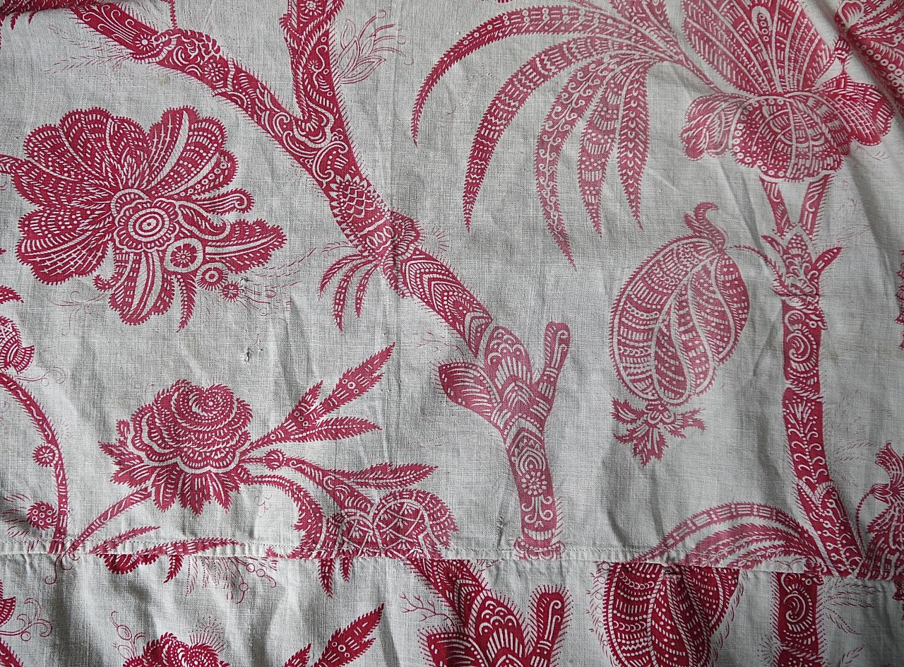 Exotic Red Bird Indienne Stylized Flowers Cotton Curtain, French, 19th Century For Sale 2